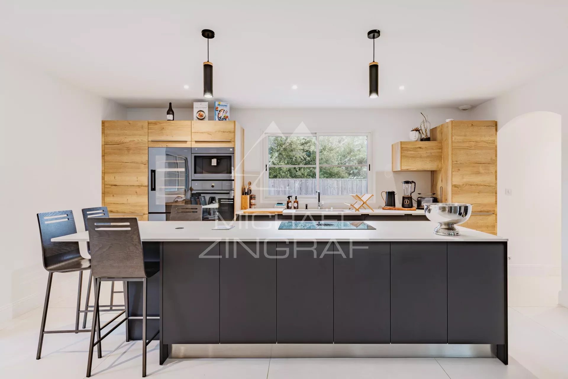 GUJAN-MESTRAS - MAISON DE 5 PIÈCES DE PLAIN-PIED AVEC PISCINE