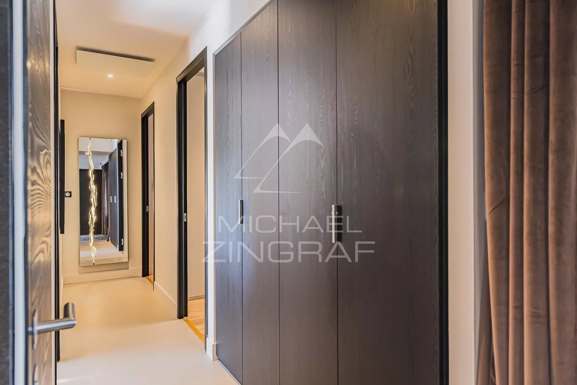 Grande maison contemporaine dans quartier calme