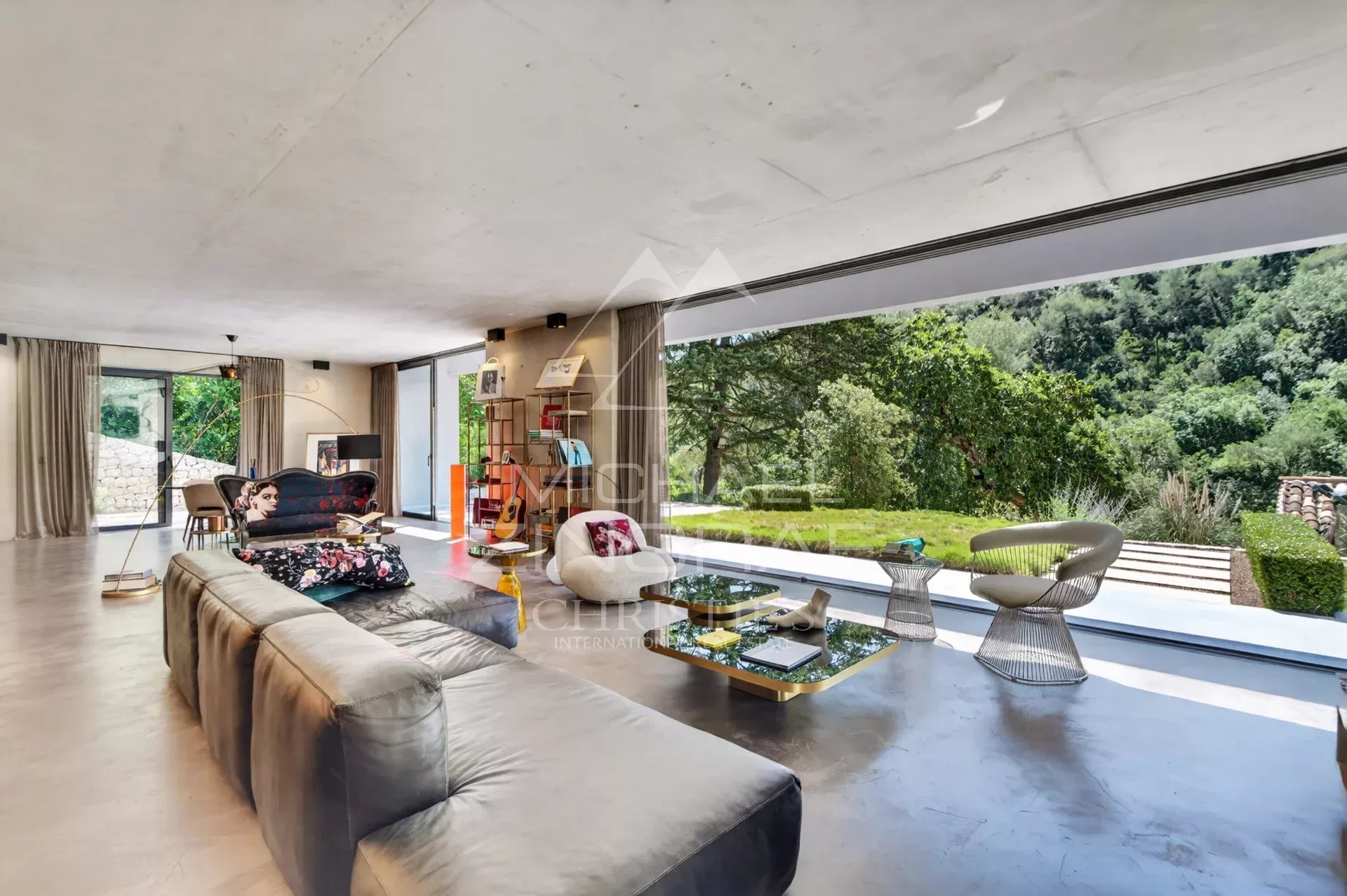 Valbonne - Villa contemporaine au cœur d'un écrin de verdure