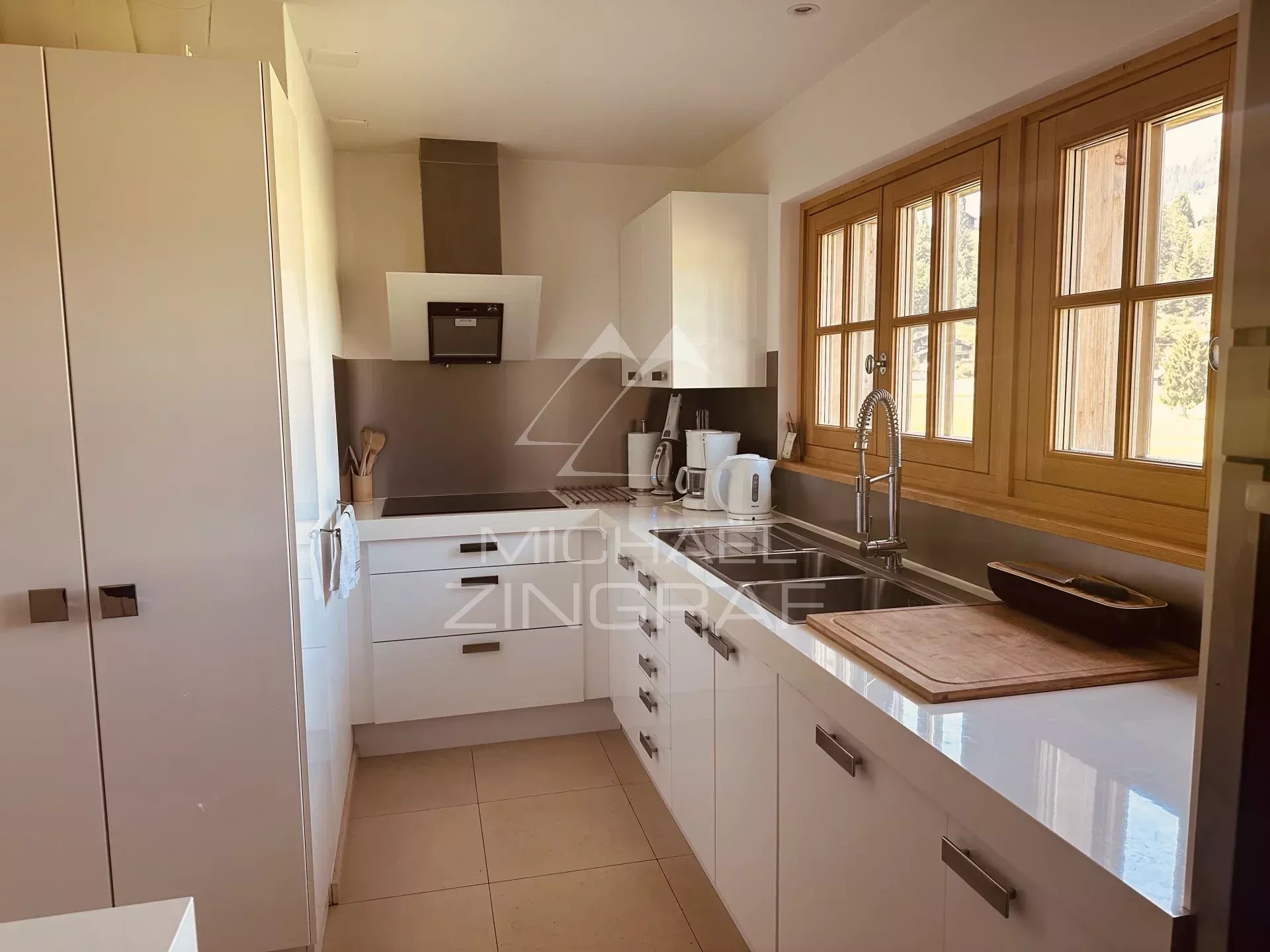 Chalet familial luxueux à proximité des pistes de Schoenried et Saanenmoeser