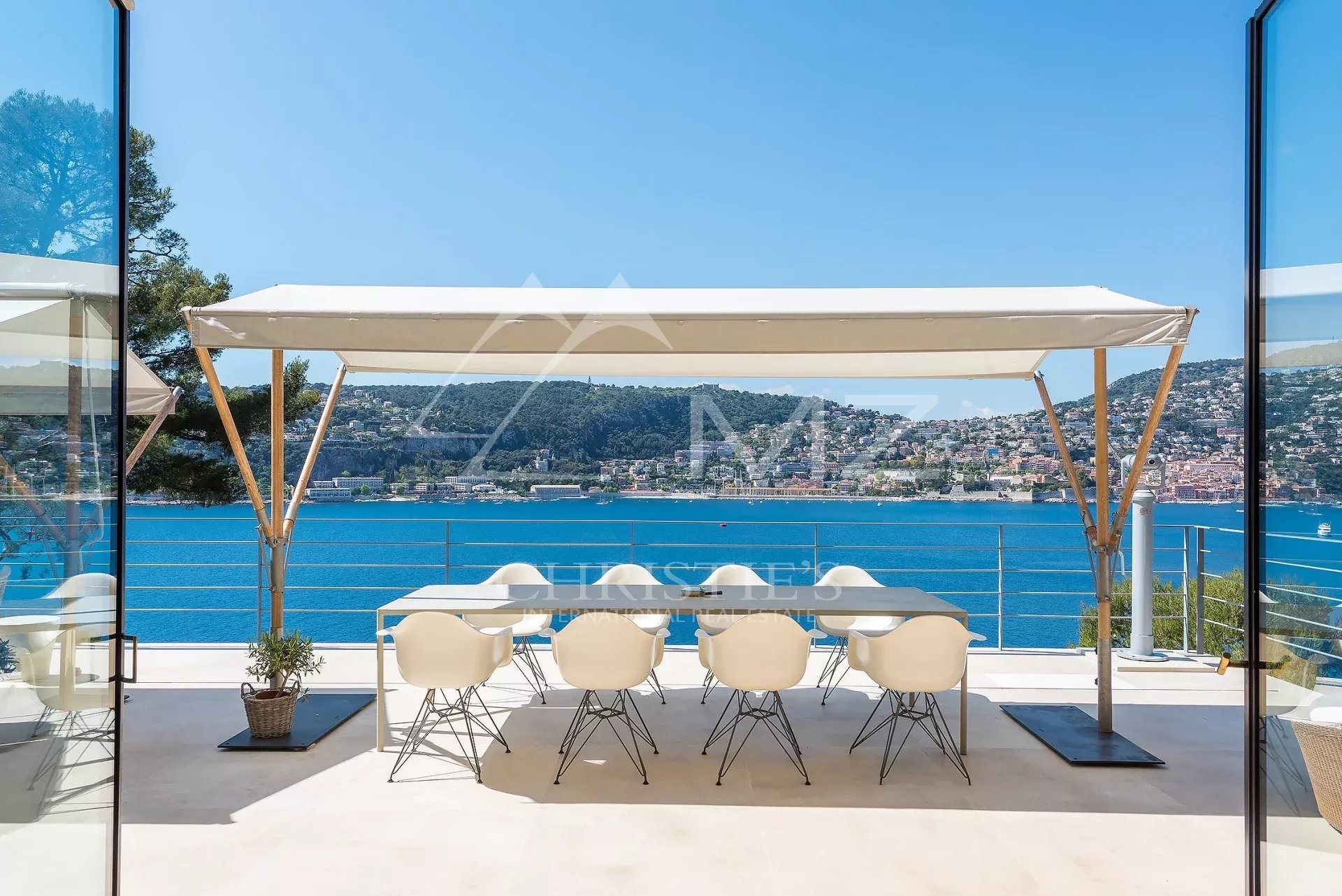 Saint-Jean Cap Ferrat - Sea front modern villa