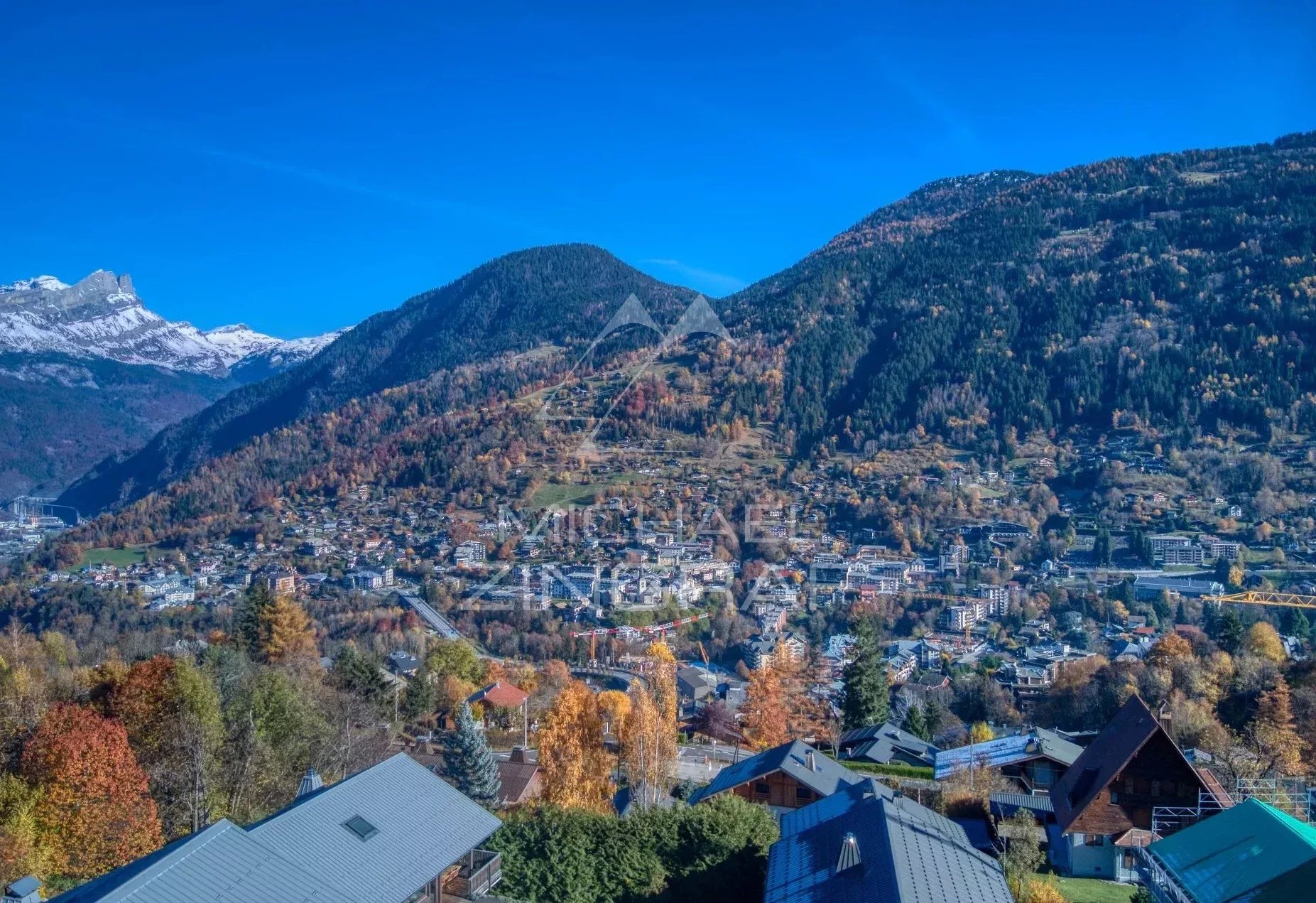 Terrain constructible - Centre Saint-Gervais-Les-Bains - Tout à pied - Calme & vue dégagée