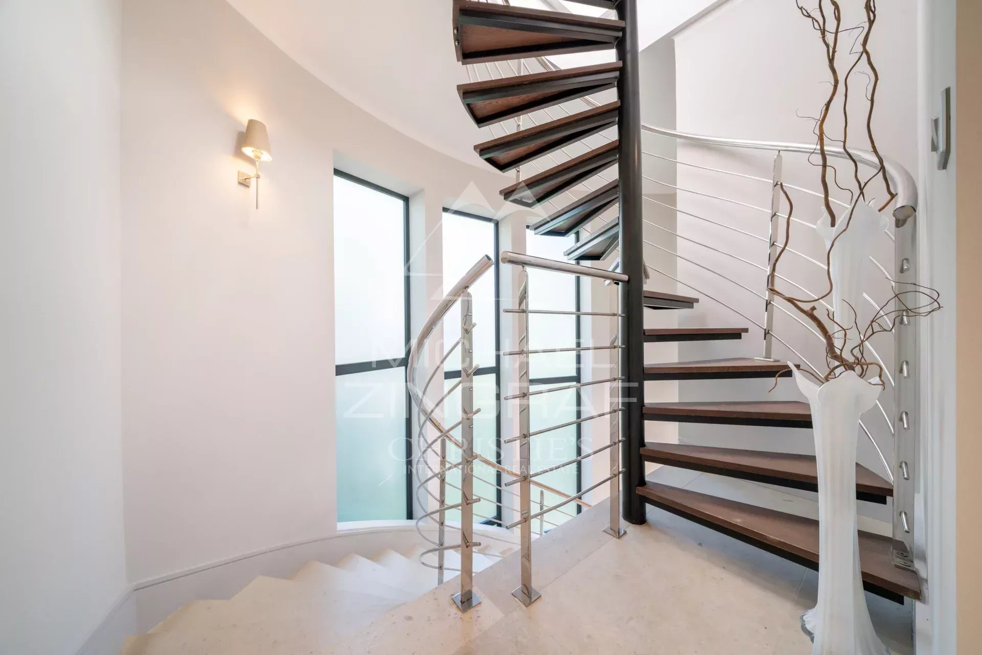 Modern renovierte Villa nahe der Strände von Garoupe