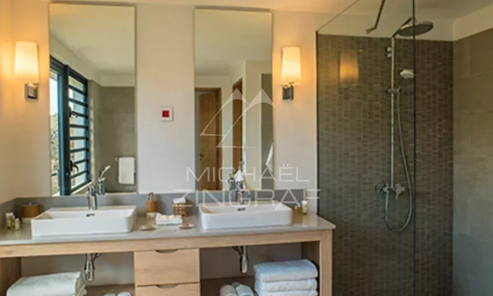 Exklusive 4 -Bedroom -Villa in der Nähe des Strandes - Black Riviere