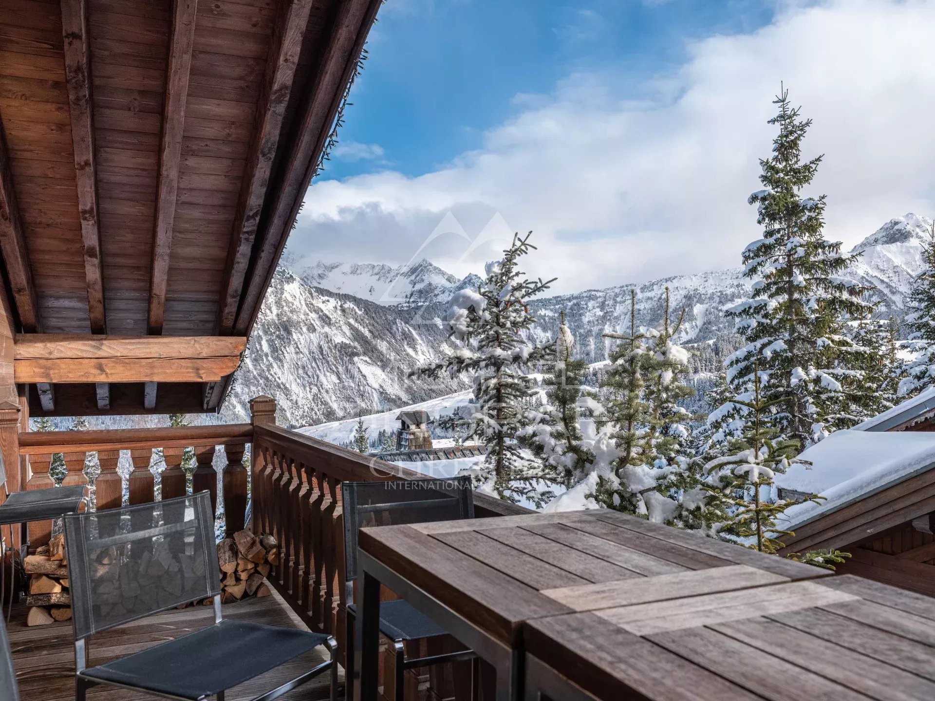 Luxury Chalet in Courchevel – Luxury, Serenity & Proximity to the Slopes (565 m² – 12 people)