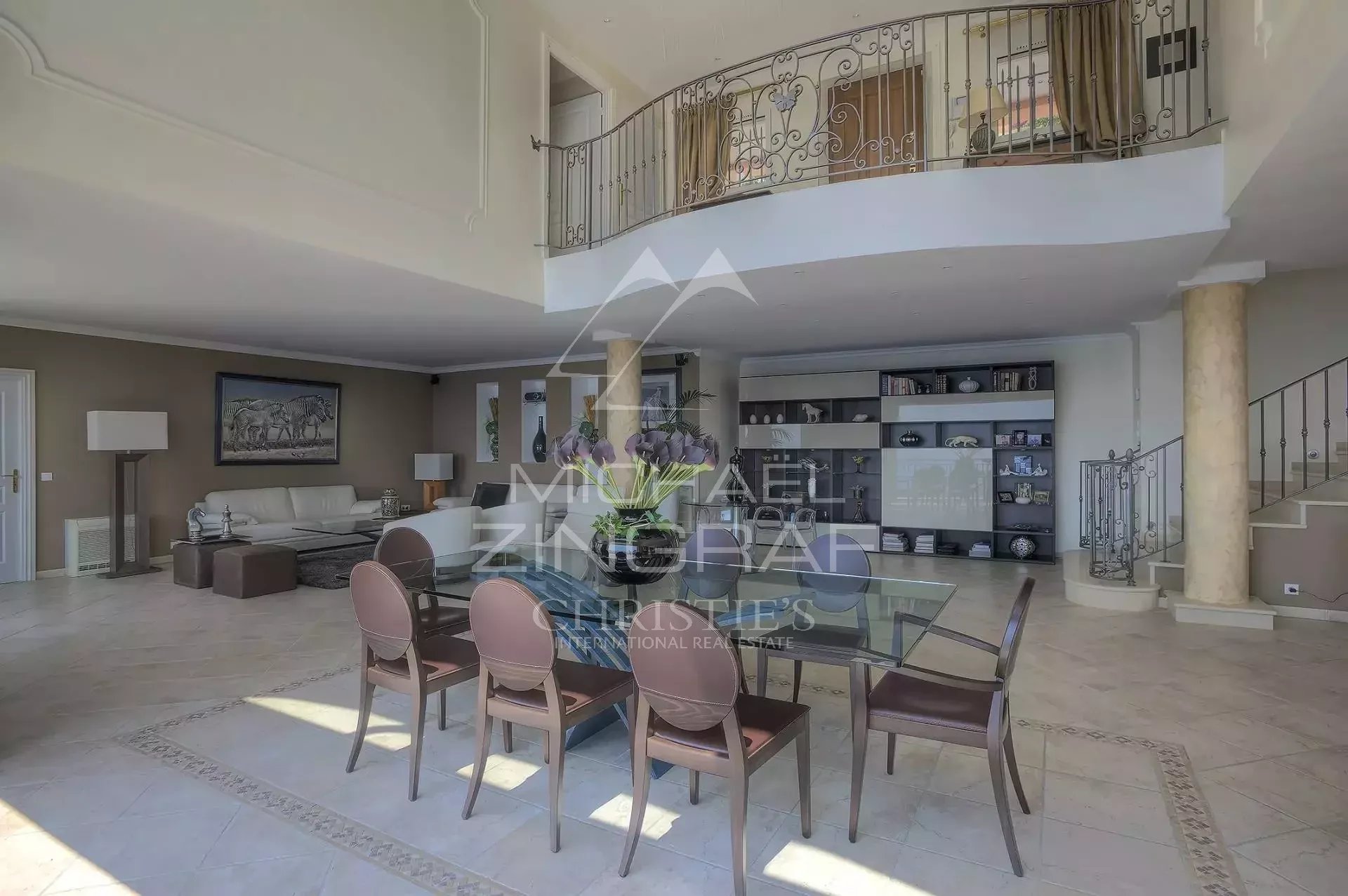 EXKLUSIV IM GEMEINSCHAFTSAUFTRAG – VILLA MIT MEERBLICK ZWISCHEN SAINT-RAPHAËL UND CANNES