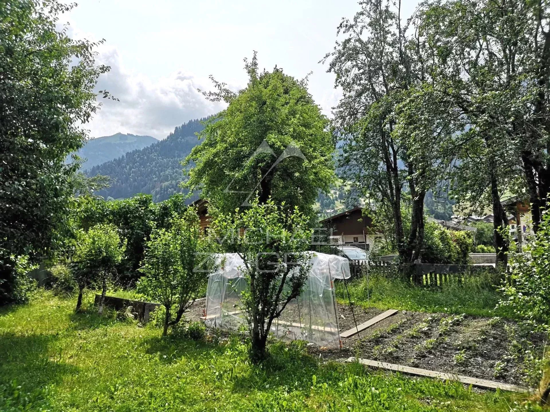 Kleines, renovierungsbedürftiges Bauernhaus im Herzen des Dorfes Praz-Sur-Arly