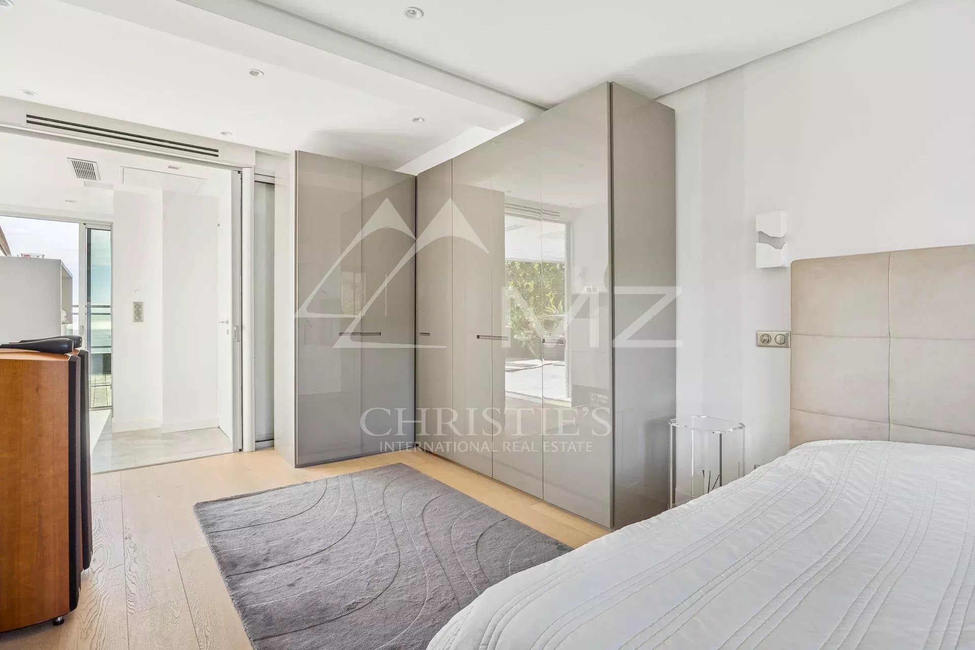 Superb duplex on the last floor