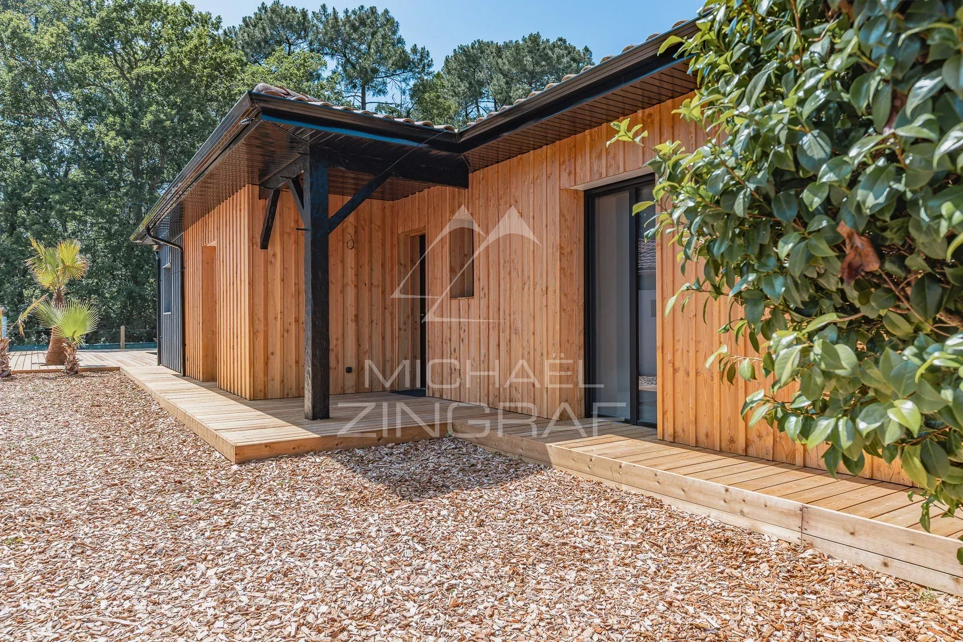 La Hume – a luxury family home with an outbuilding
