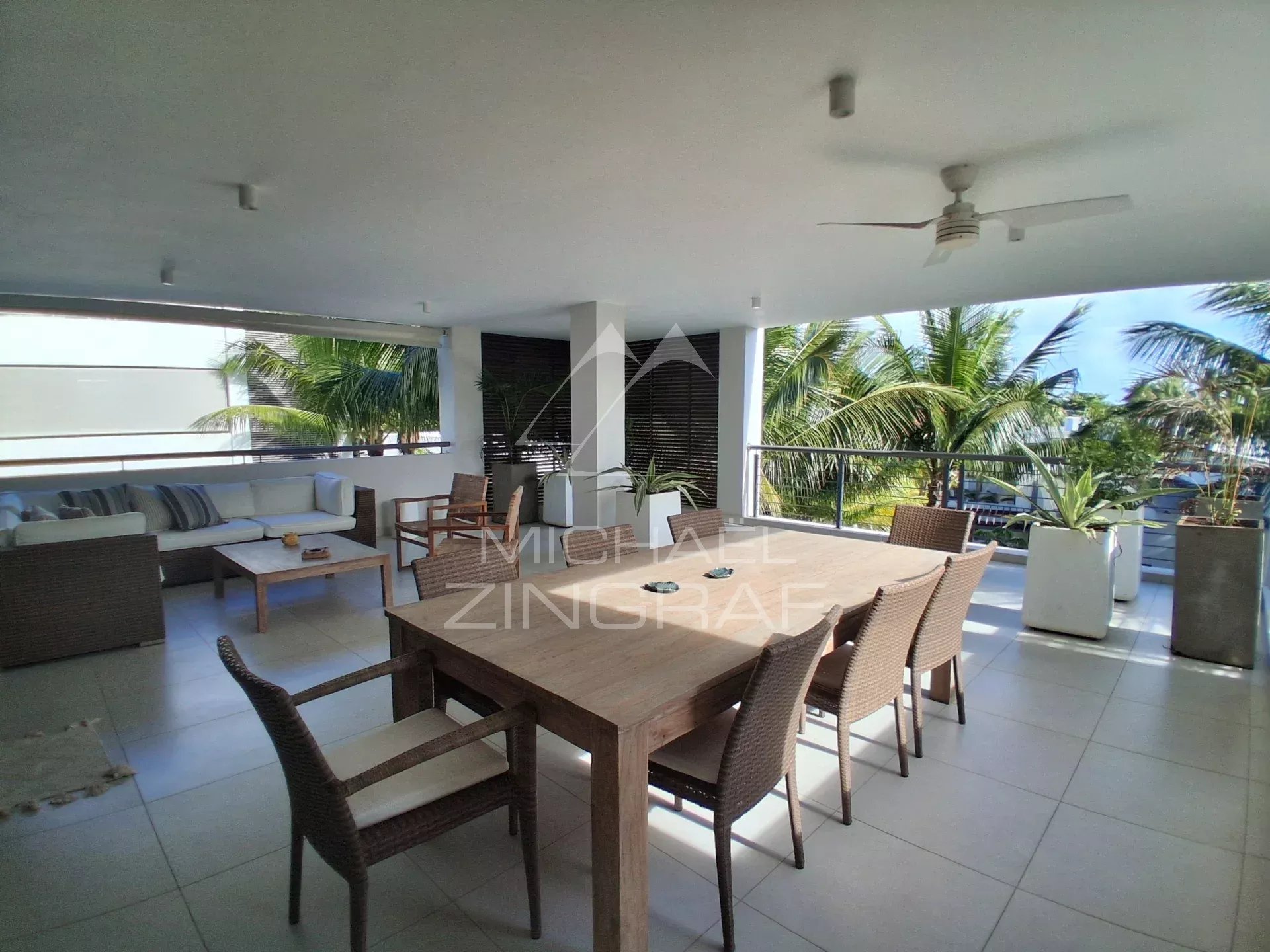 Penthouse d'Exception avec Rooftop Privatif, Piscine et Accès à une Plage Privée