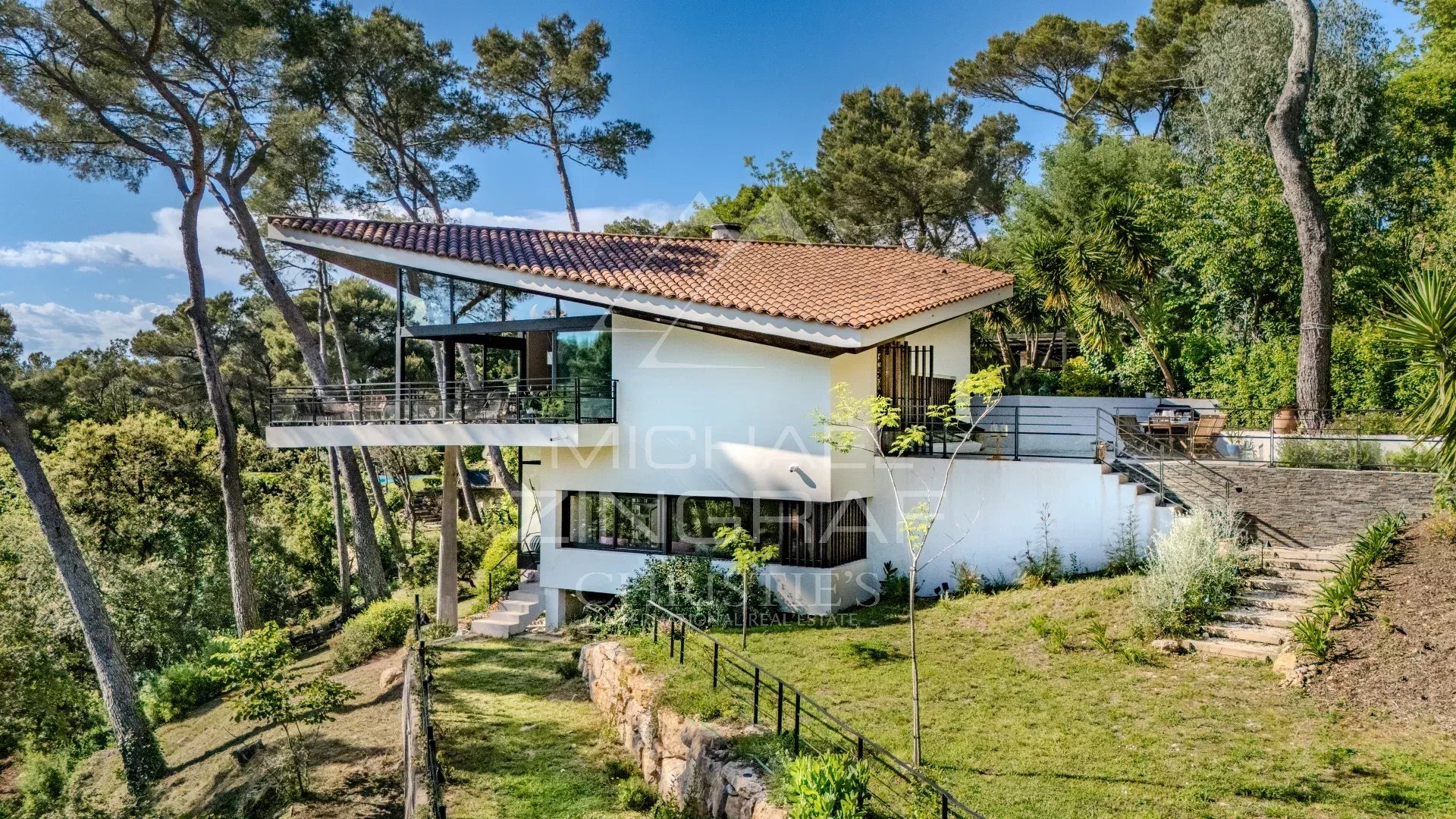 Mougins - Villa d'architecte située dans un domaine privé aux portes de Cannes