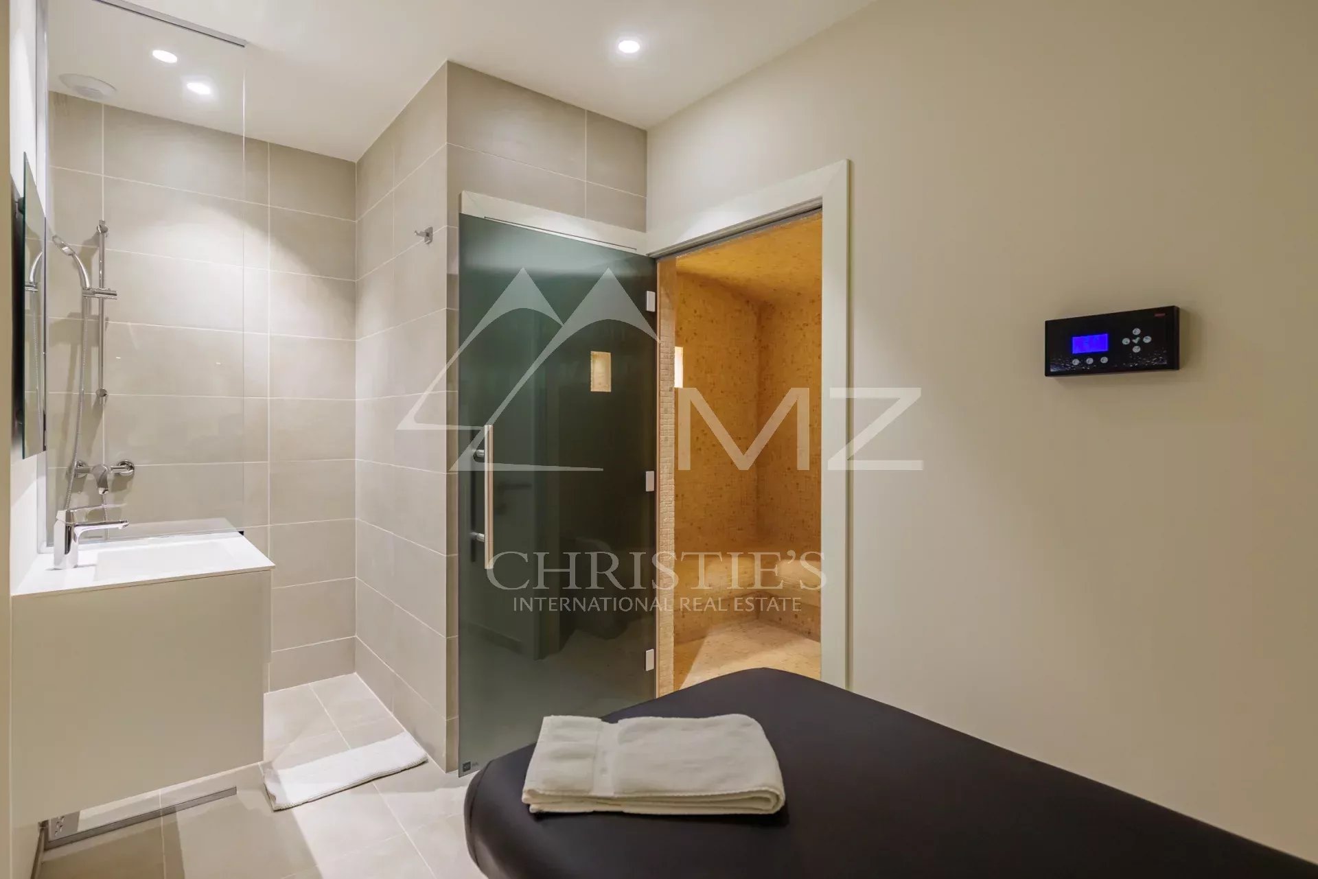 Villa Les Pins - Saint Tropez - Moderne Villa in den Parks von Saint Tropez