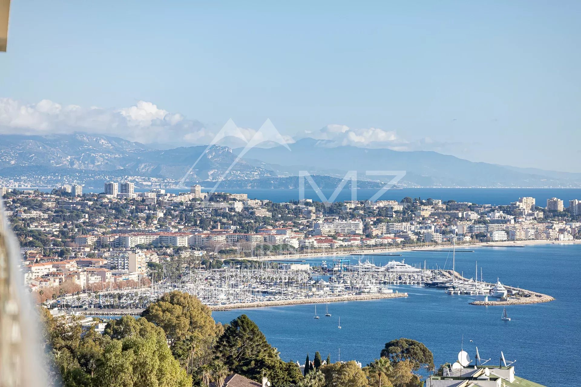 Hervorragende 4-Zimmer-Wohnung in einer prestigeträchtigen Residenz