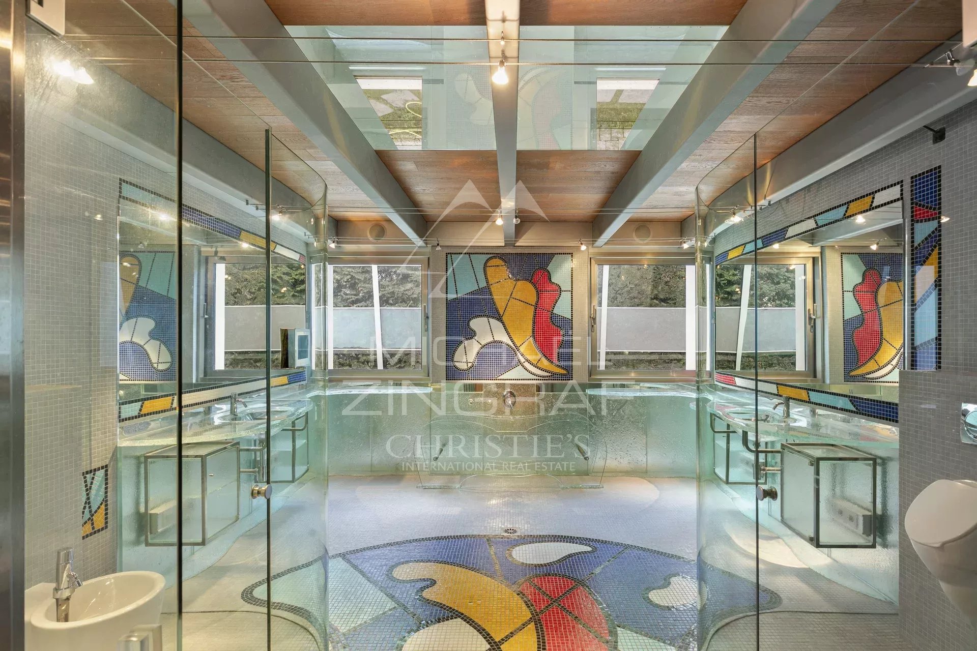 Biot : Propriété unique de plus de 1 300m² avec vue mer