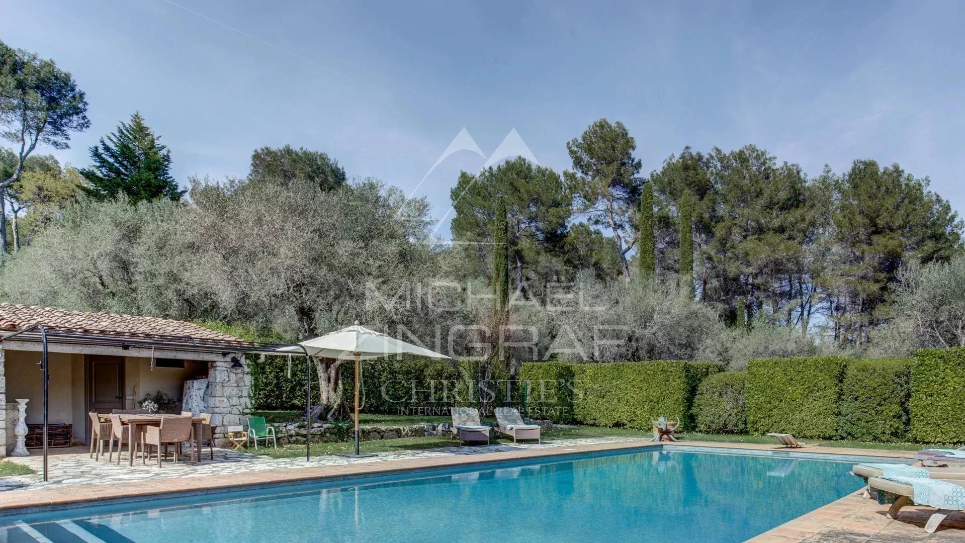 Roquefort-les-Pins : Authentique Bastide provençale