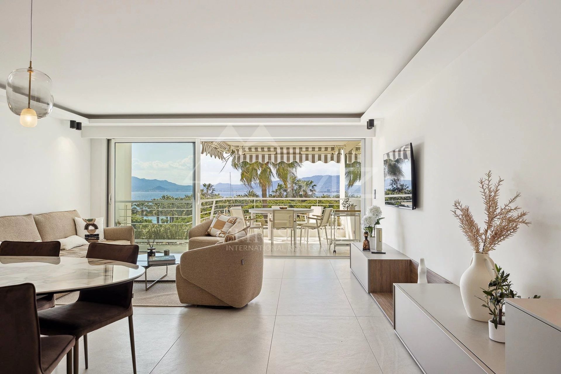 Cannes Croisette - Palm Beach - 4p komplett renoviert - Panorama-Meerblick
