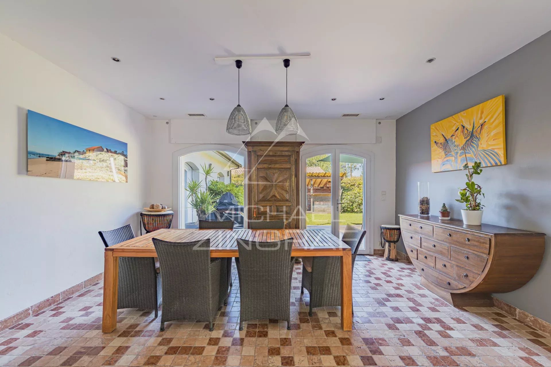 Moderne Villa mit 5 Schlafzimmern