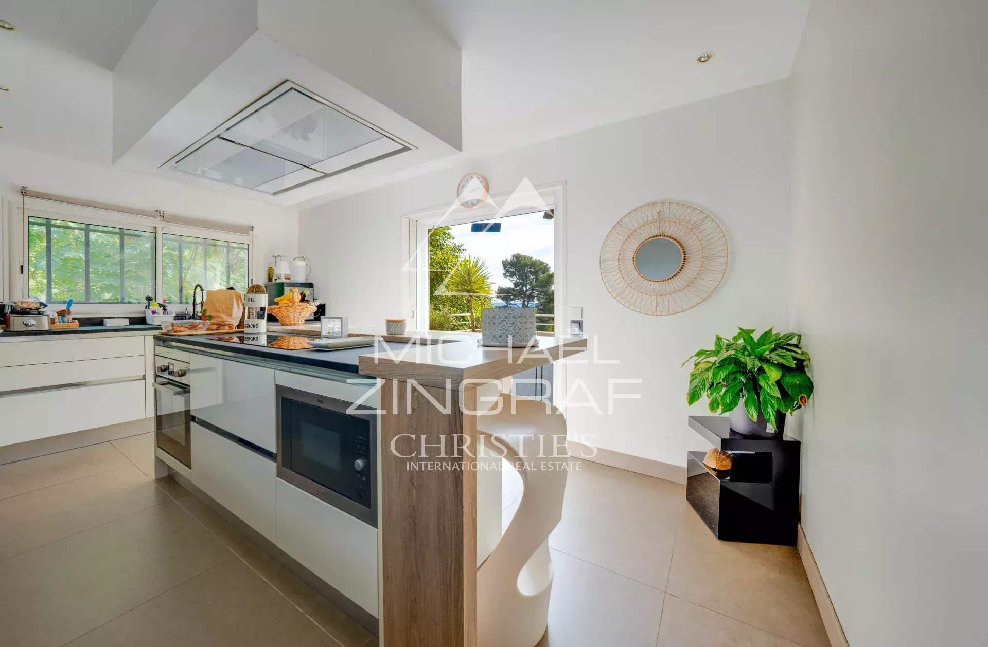 Maison avec piscine au calme absolu en pleine colline