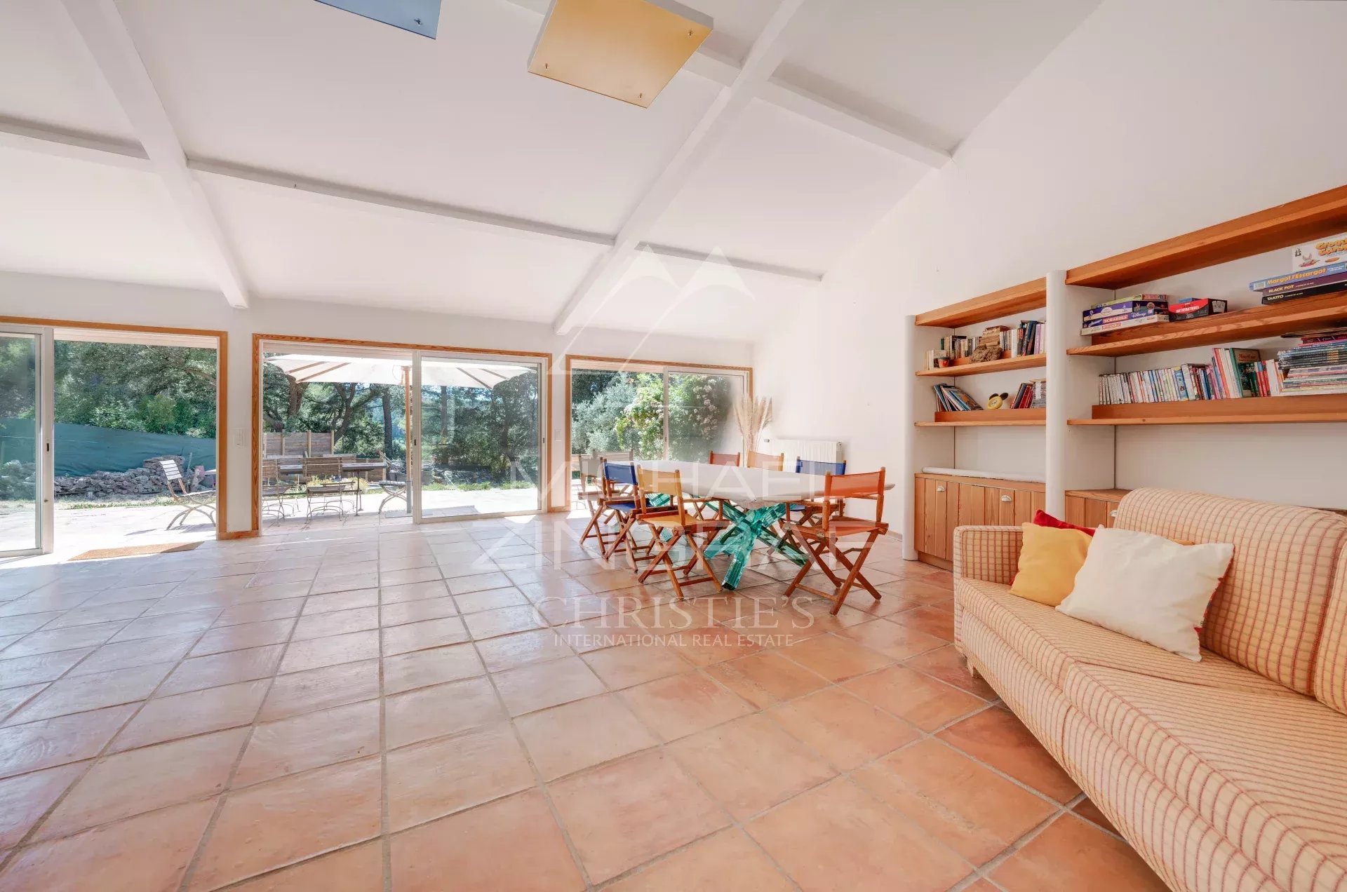 Exclusivité sur St-Cyr-sur-Mer Propriété avec piscine et tennis