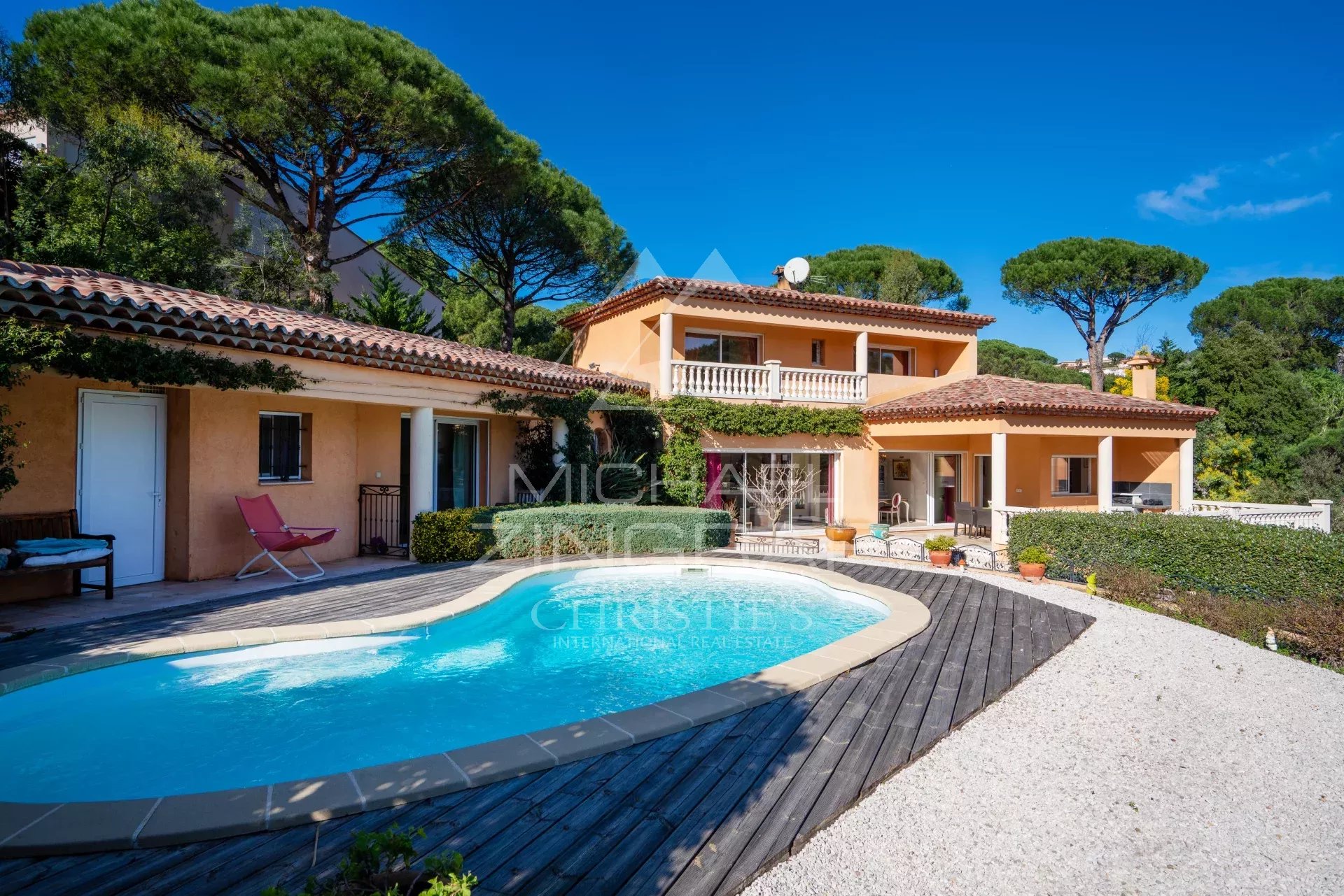 Sainte-Maxime – Außergewöhnliche Villa mit Meerblick im Herzen einer privaten Wohnanlage