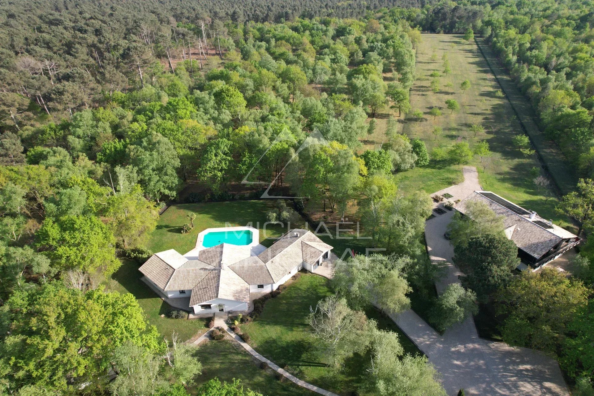 Propriété d'exception au cœur de 7 hectares de nature préservée