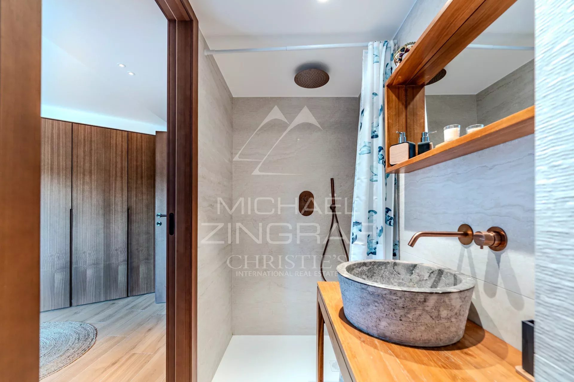 Mougins - Villa d'architecte située dans un domaine privé aux portes de Cannes