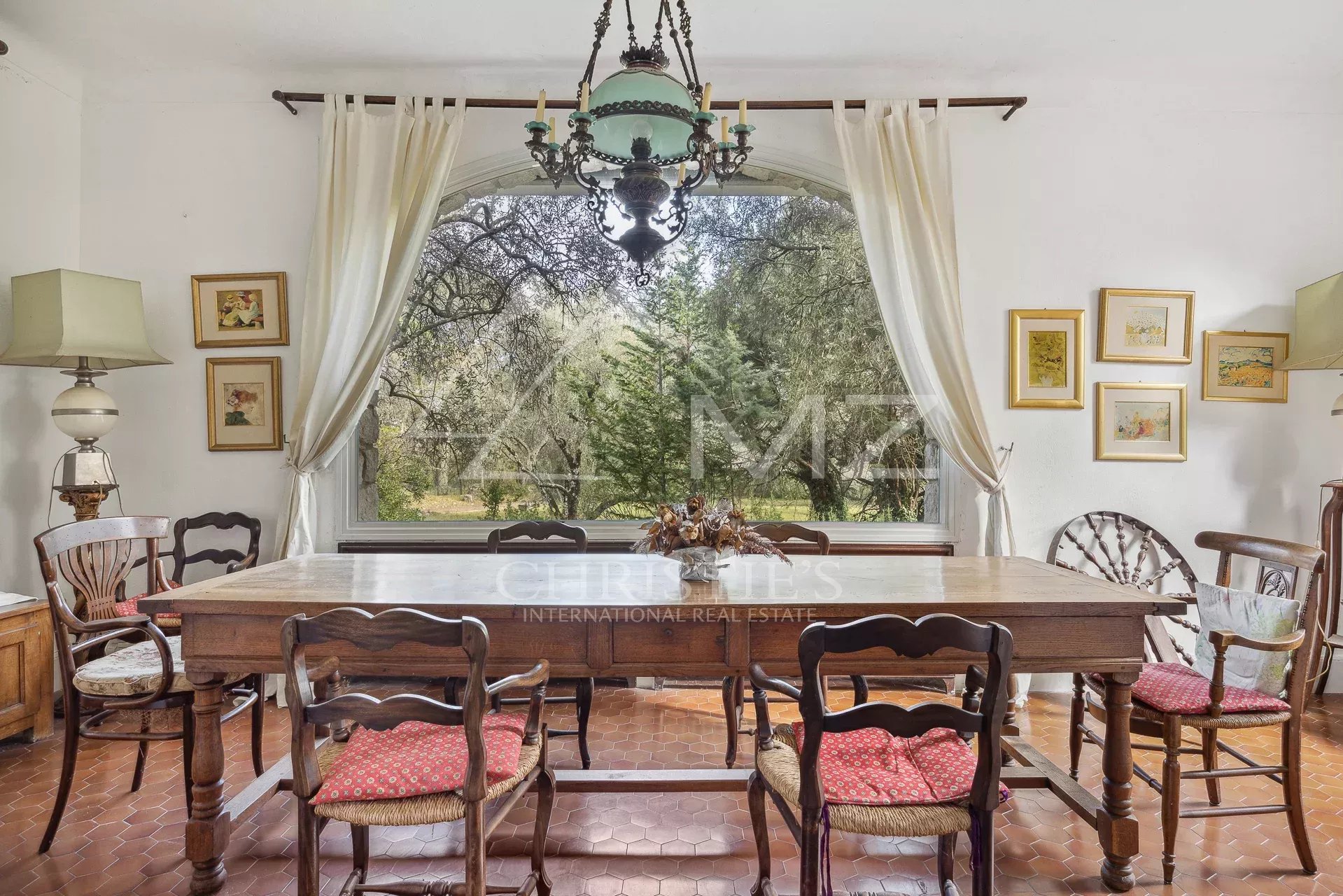 Close to Saint-Paul-de-Vence - Charming property in a green setting