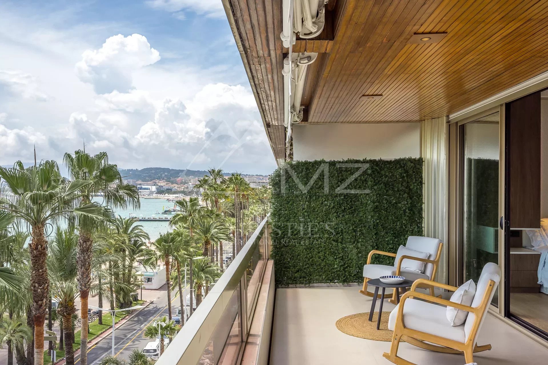 Cannes Croisette - 3-Zimmerwohnung komplett renoviert mit Panorama-Meerblick