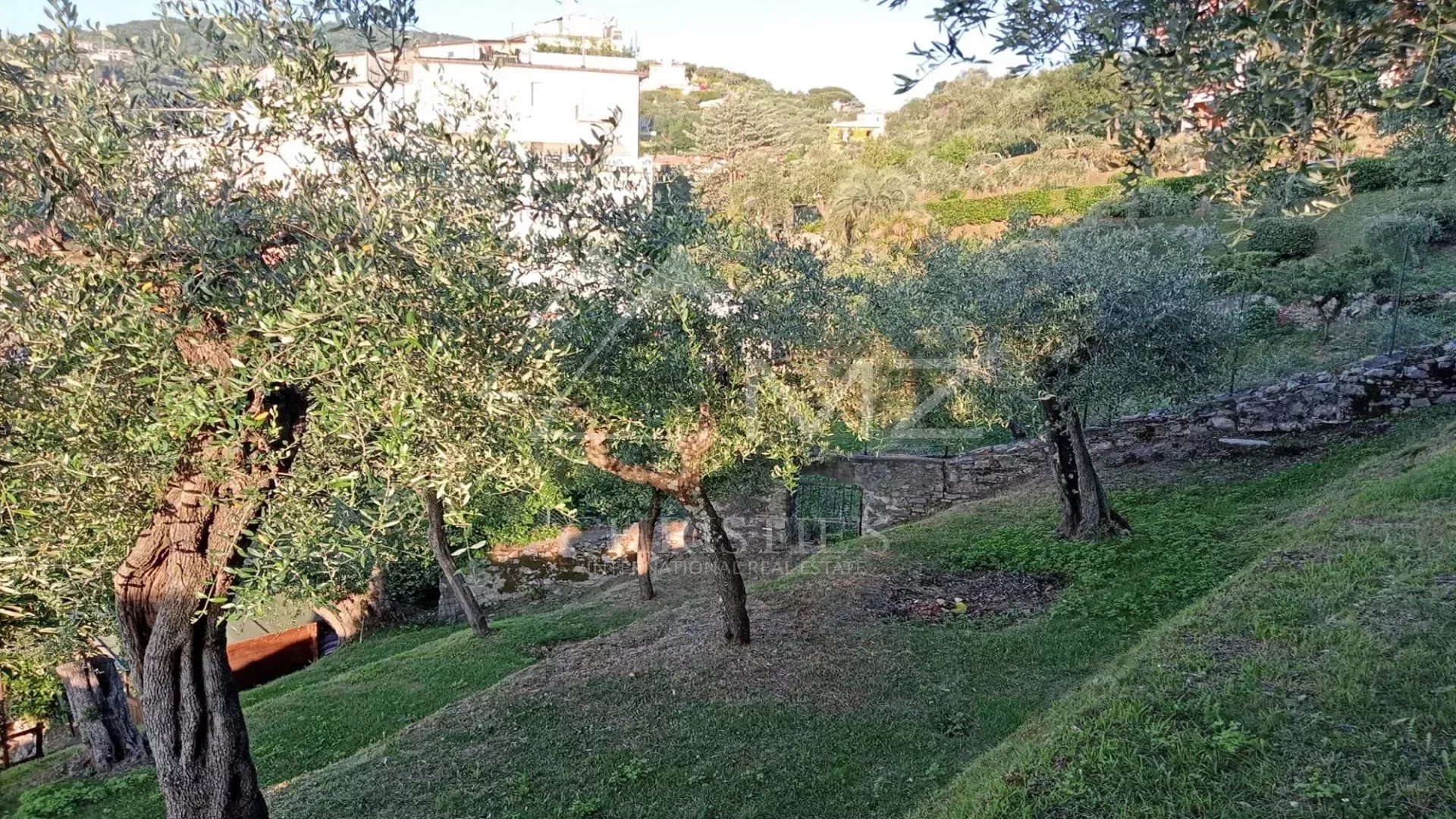 Villa located in the main square of Lerici with garden and sea view