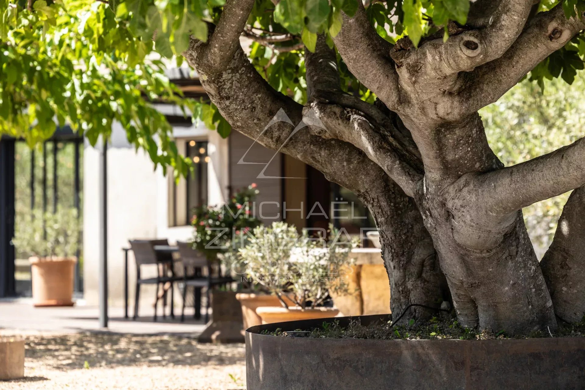 Oppède - Belle maison de hameau aux vues exceptionnelles et à deux pas des commerces