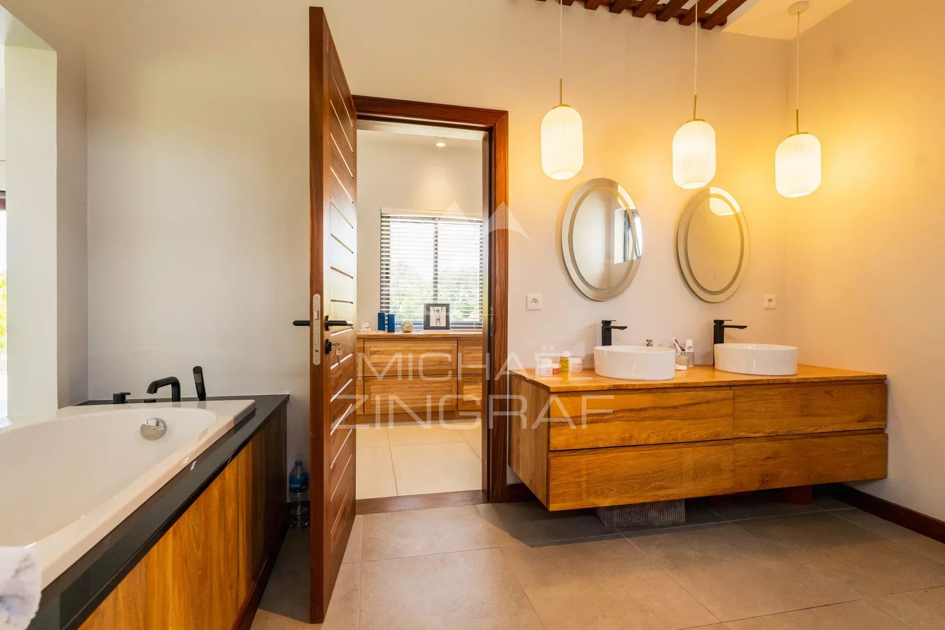 Élégante villa contemporaine face au golf - Bel Ombre