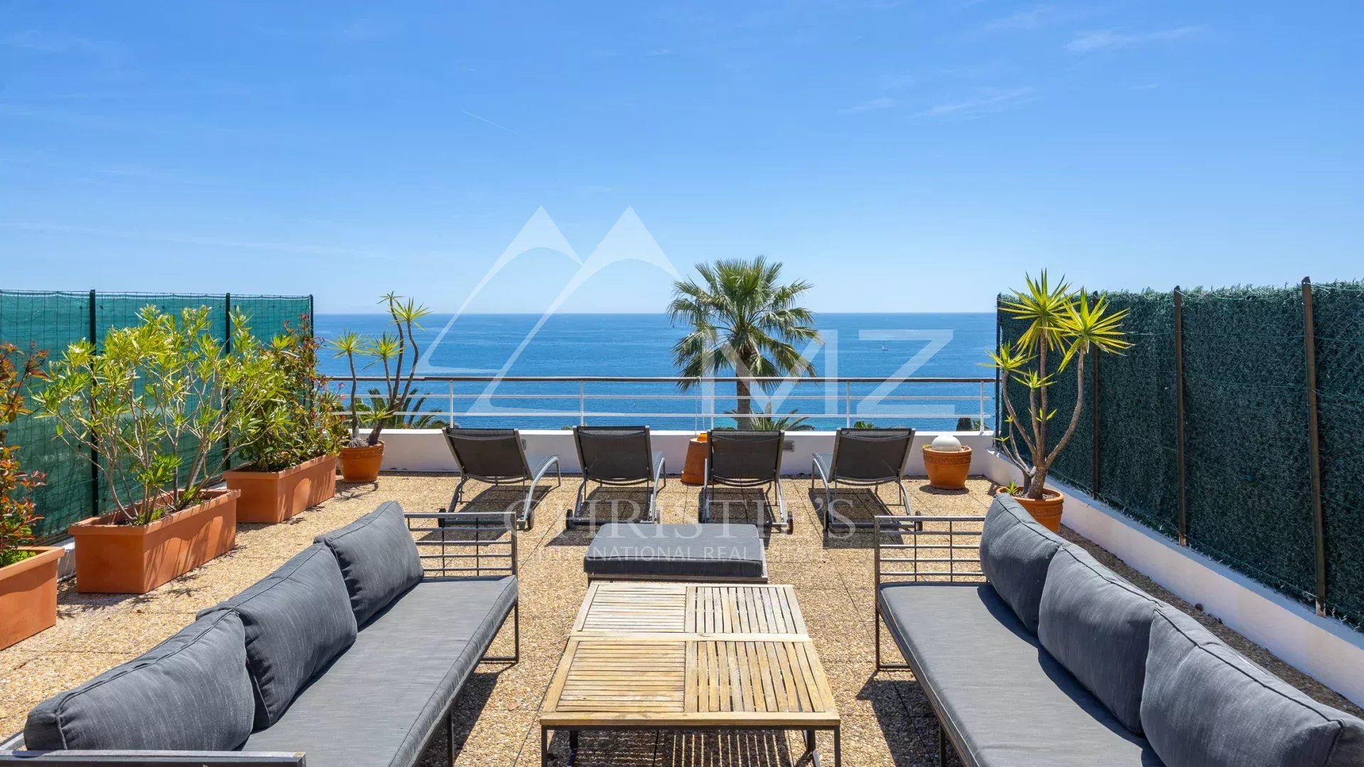 Apartment with High Potential in the Sought-After California District