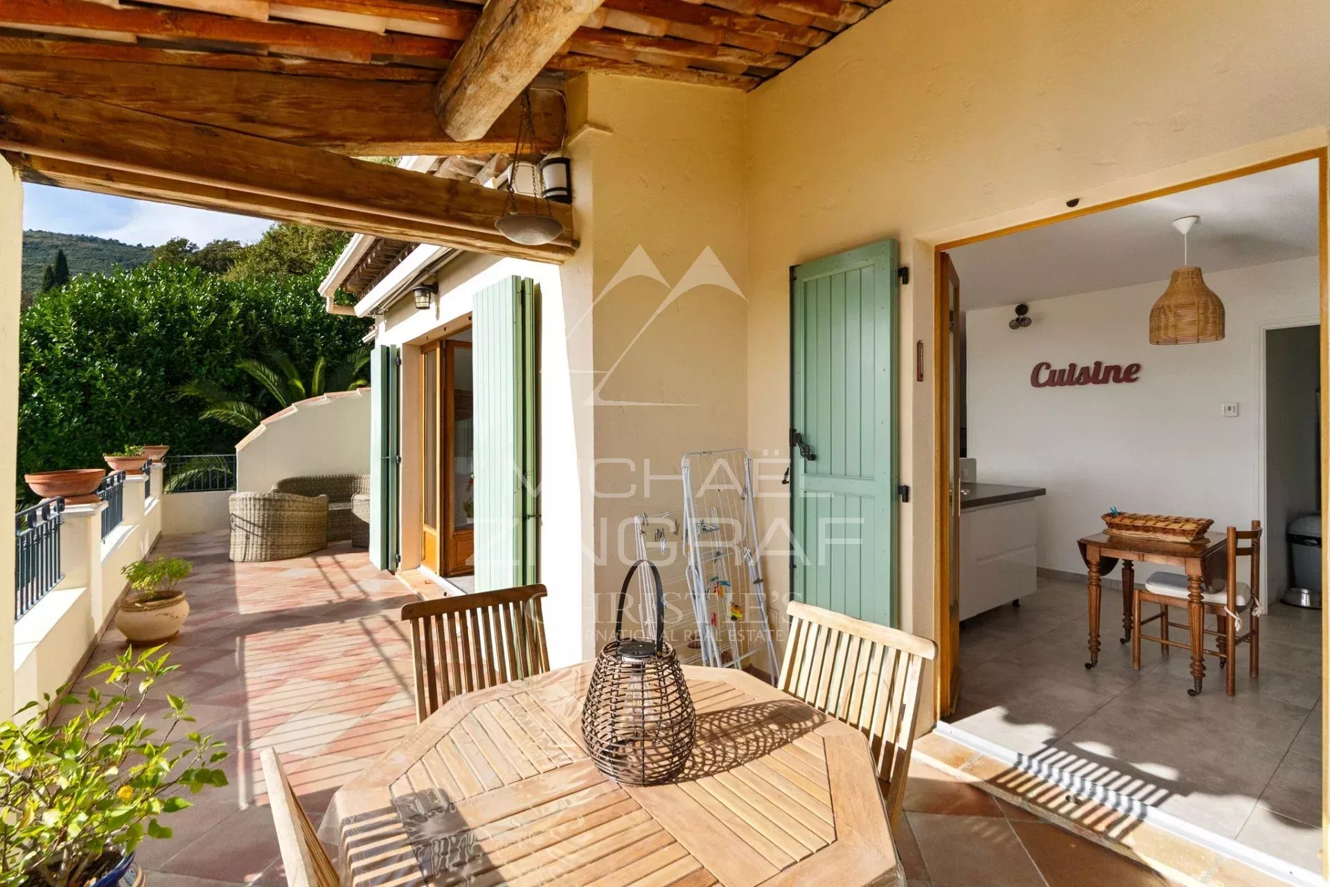 Grasse – Familienhaus in absoluter Ruhe mit Meerblick