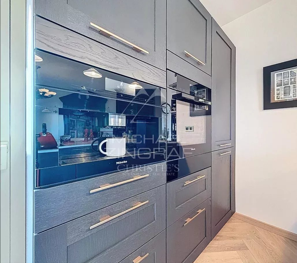 Juan-les-Pins – Außergewöhnliche Wohnung im obersten Stockwerk, großzügige Räume, Sonne und Meerblick