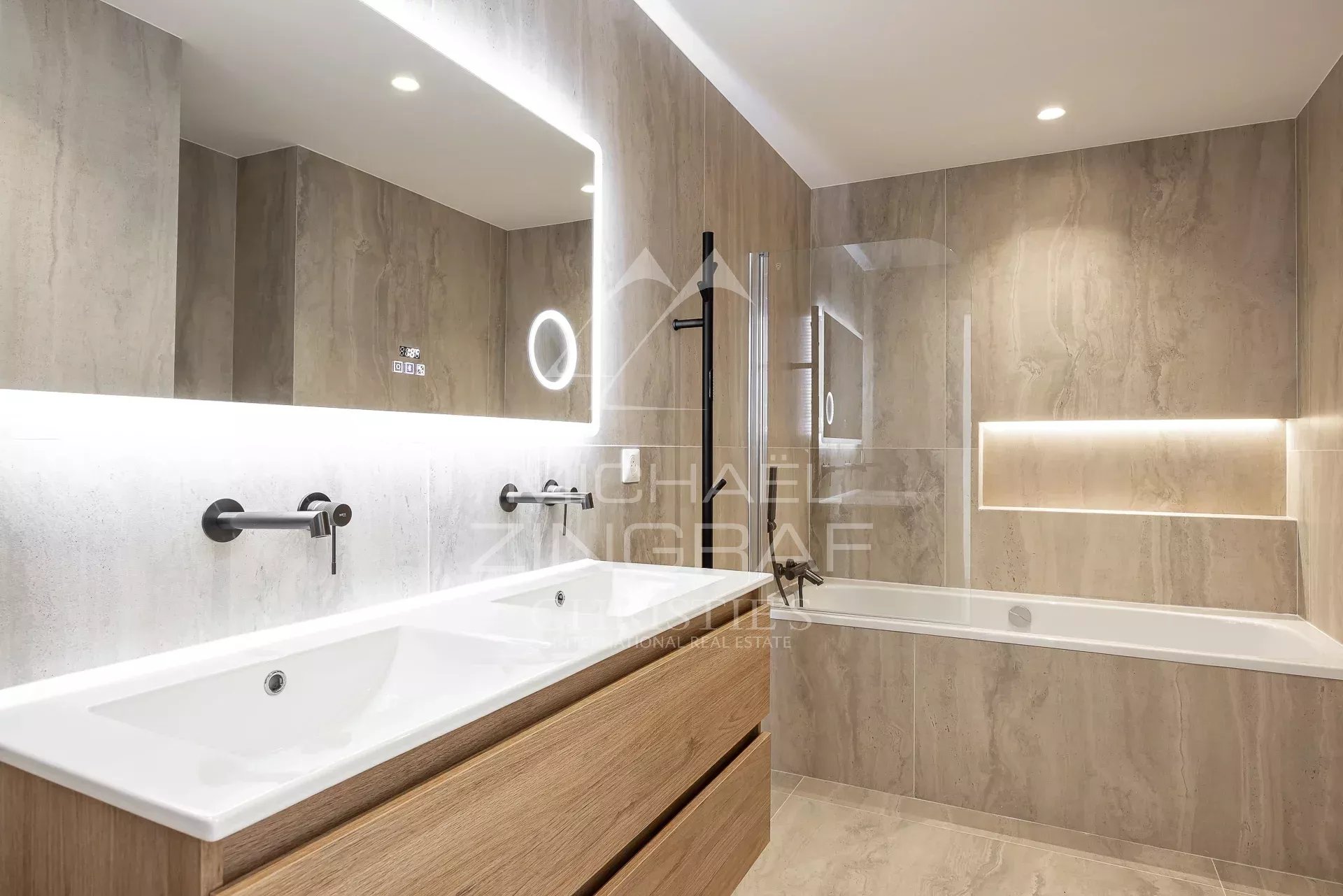 Durchgehende Wohnung mit Panoramameerblick