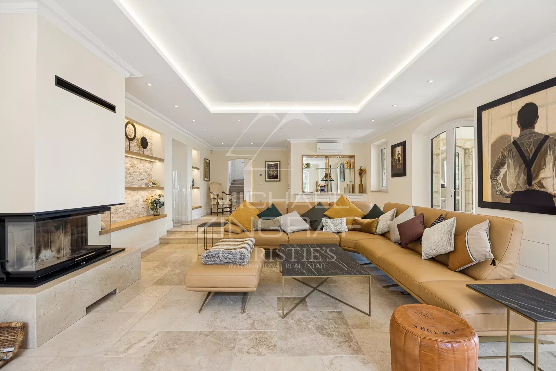 Exceptionnelle villa de luxe sur cinq niveaux avec vue mer panoramique