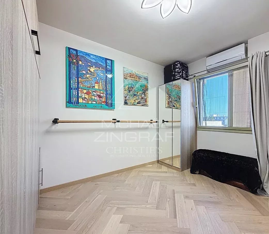 Juan-les-Pins – Außergewöhnliche Wohnung im obersten Stockwerk, großzügige Räume, Sonne und Meerblick