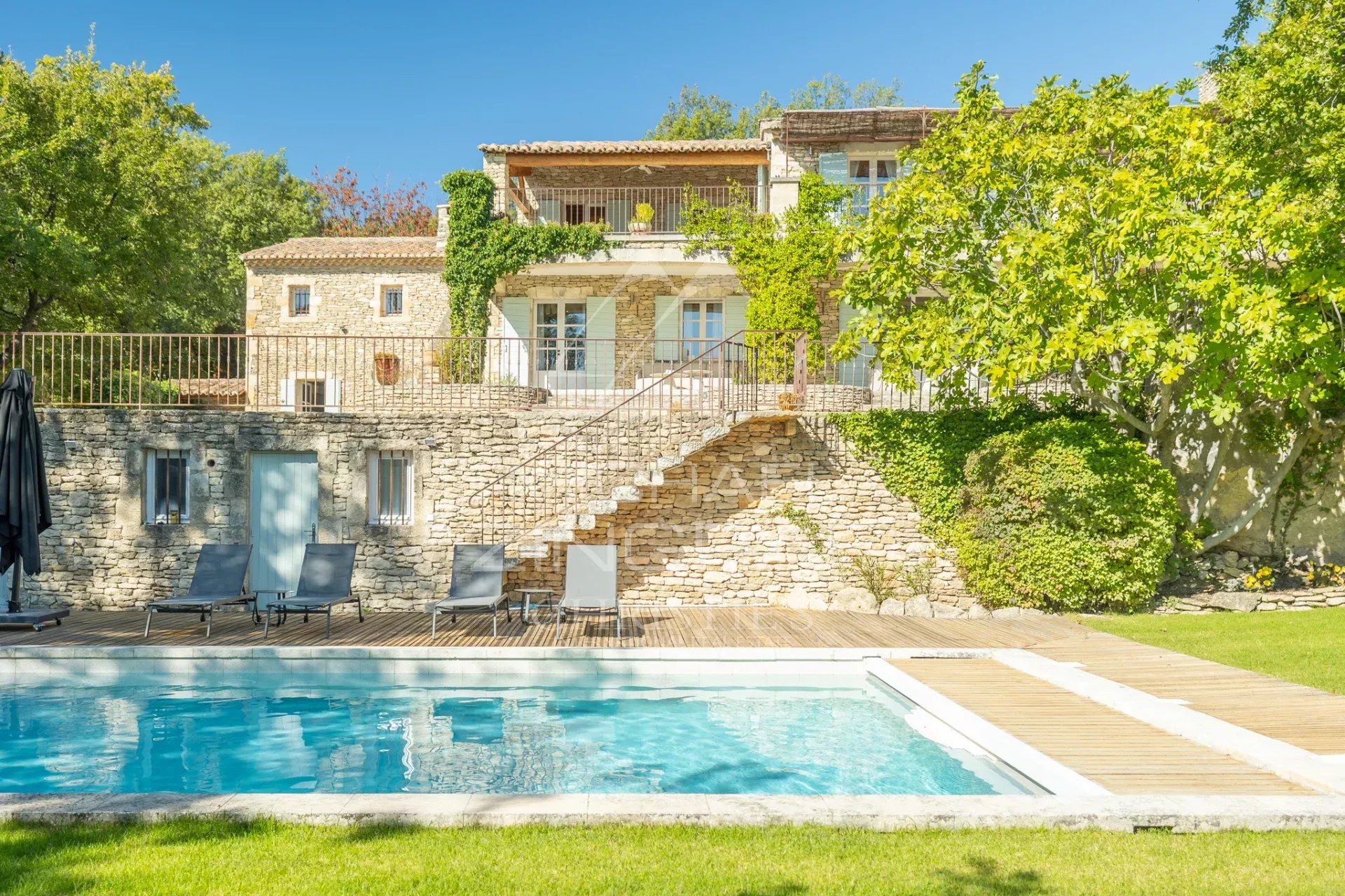Gordes – Wunderschönes Steinhaus mit Aussicht und Pool, nur wenige Schritte vom Dorfzentrum entfernt