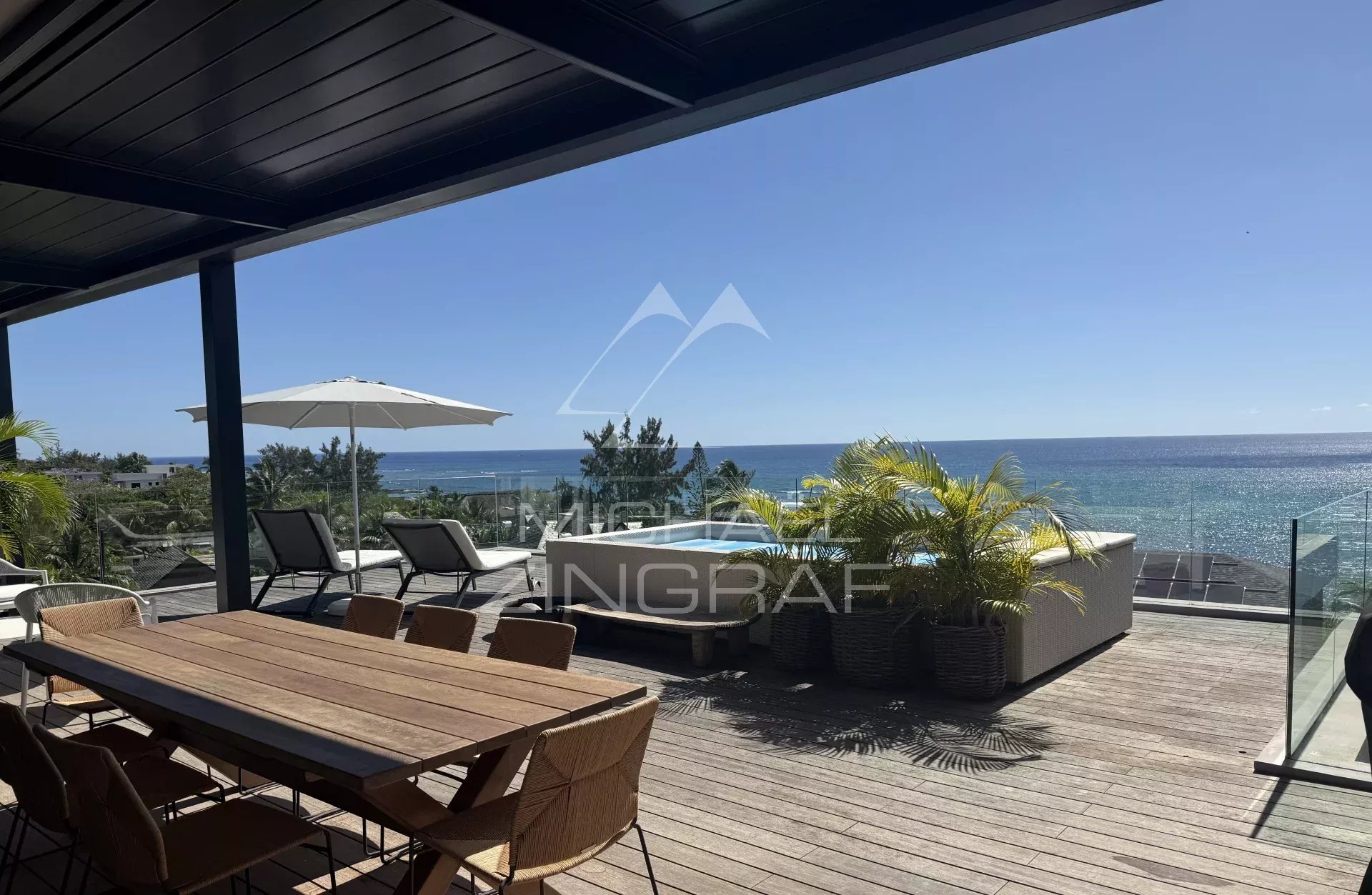 Luxury Penthouse with Sea Views – Pointe aux Canonniers