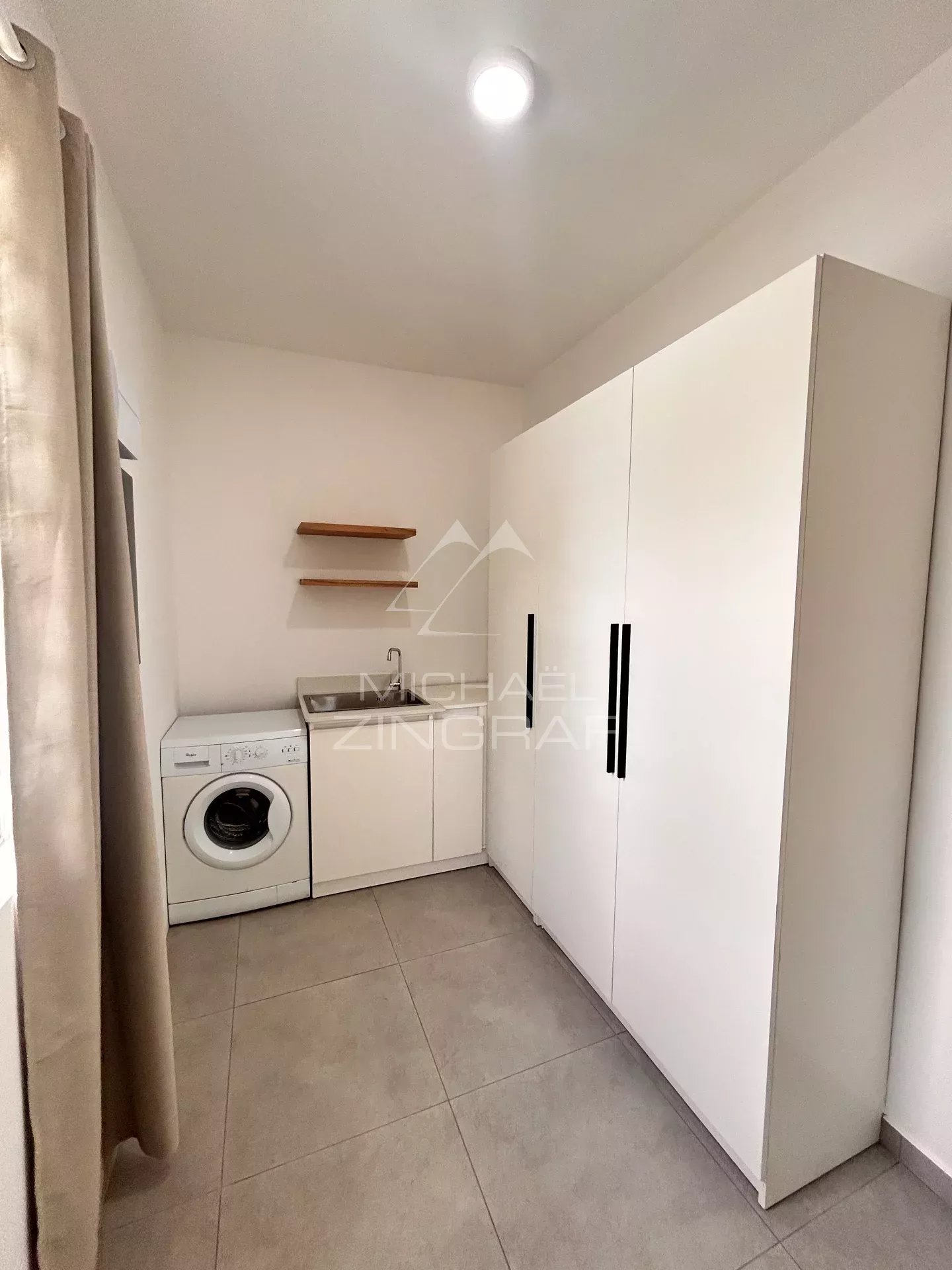 Contemporary Villa in Charmoses