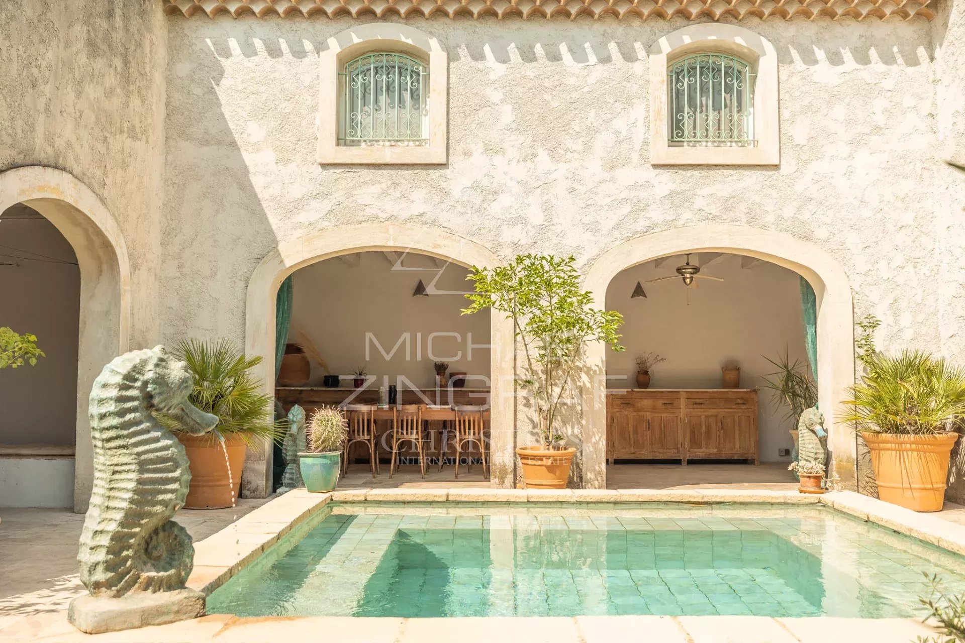 Mas provençal, entre Alpilles et Arles