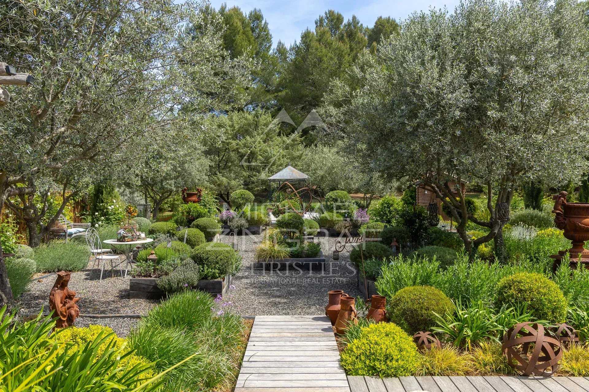 Exceptional charming estate