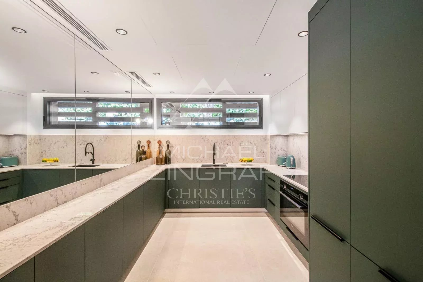 Contemporary Villa of Timeless Elegance in the Heart of Saint-Jean-Cap-Ferrat