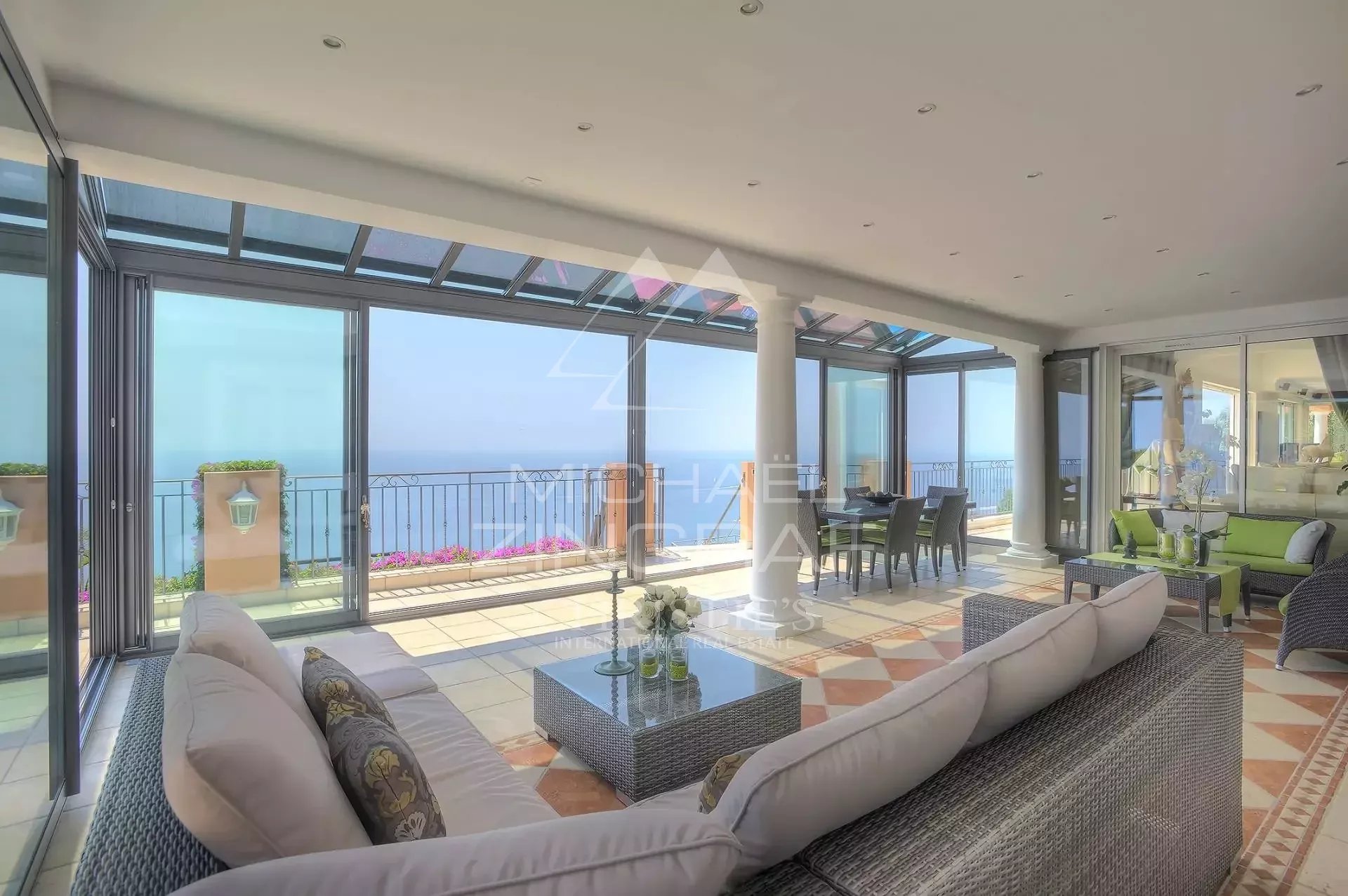 EXKLUSIV IM GEMEINSCHAFTSAUFTRAG – VILLA MIT MEERBLICK ZWISCHEN SAINT-RAPHAËL UND CANNES