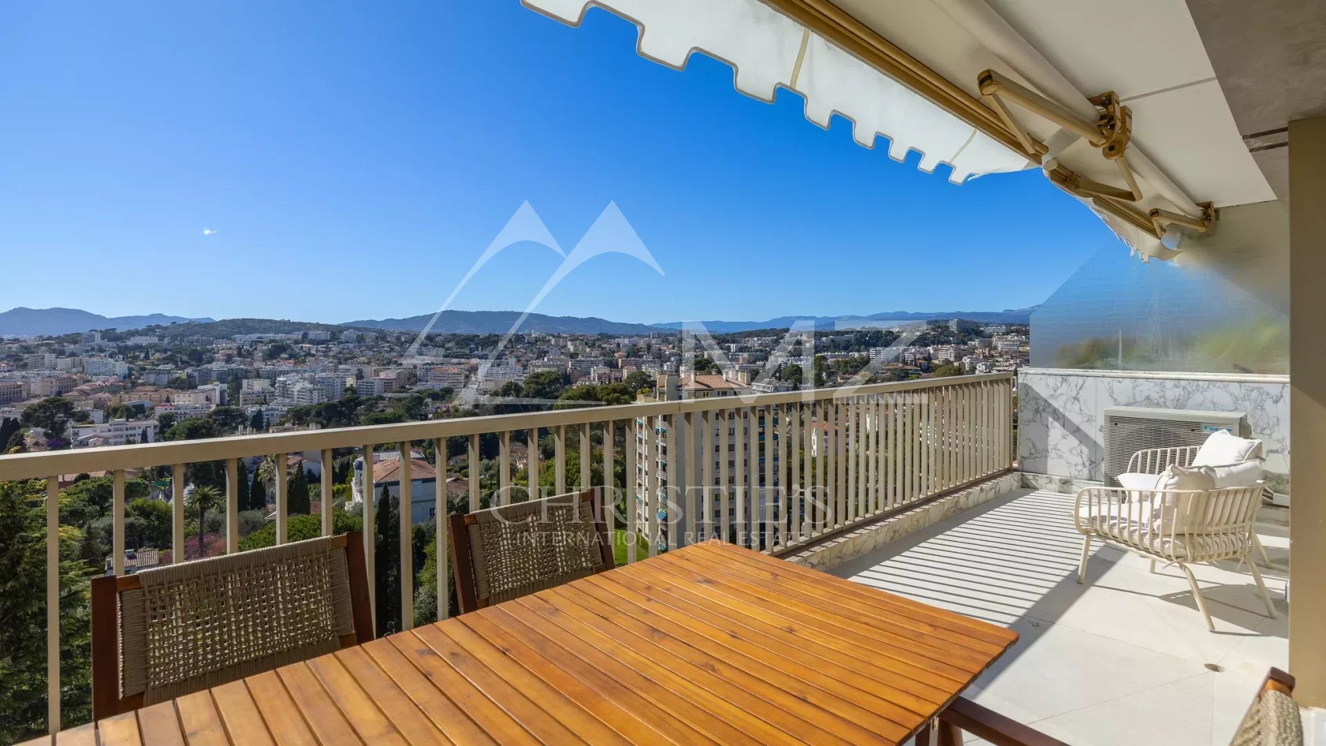 Cannes Oxford, Magnifique vue mer et Estérel