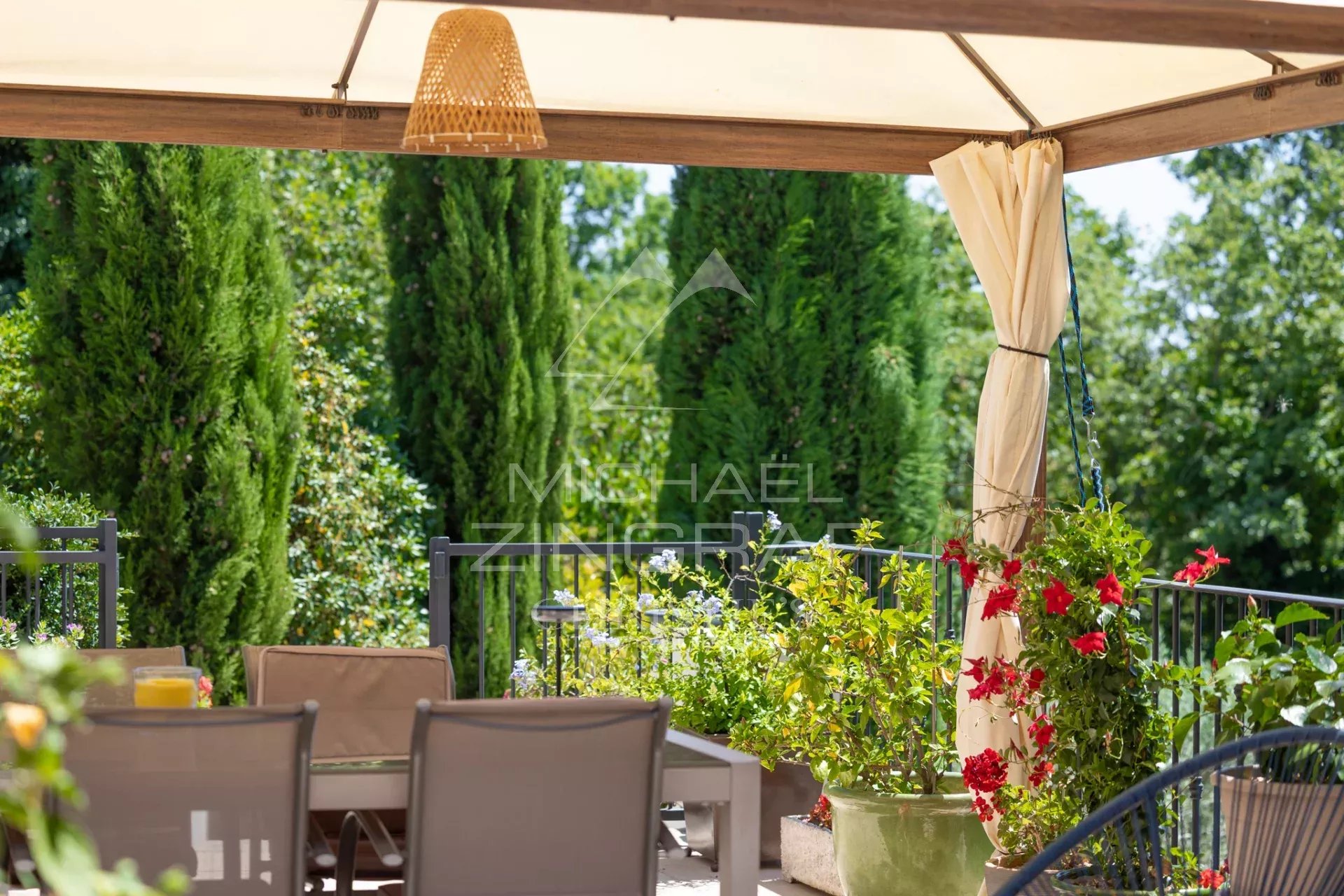Exclusivité - Luberon - Belle propriété avec piscine et dépendances
