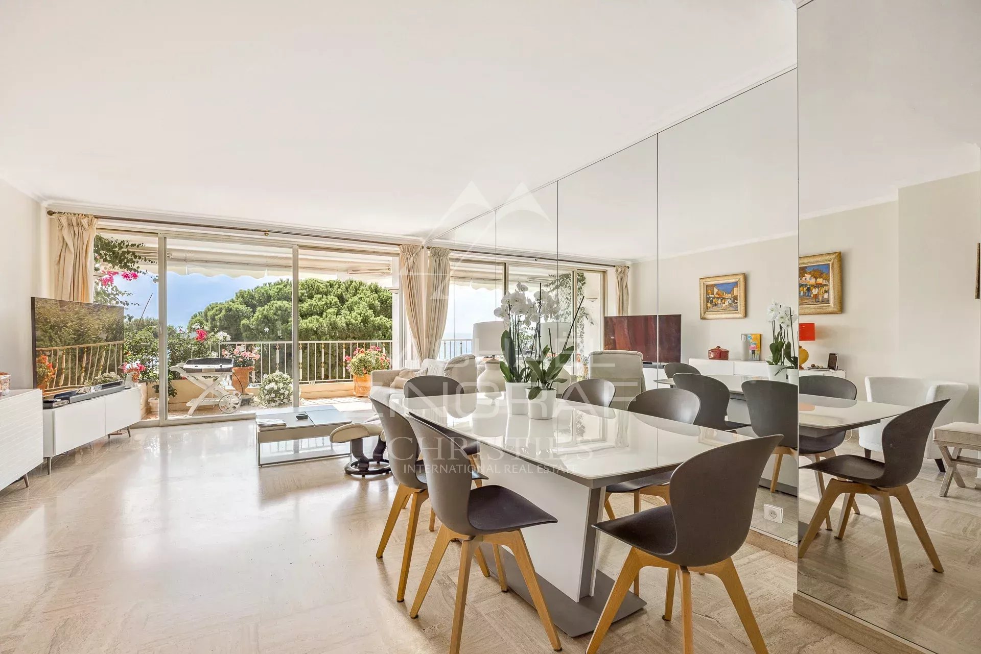 Cannes Palm Beach – Exceptional Apartment with Panoramic Sea View