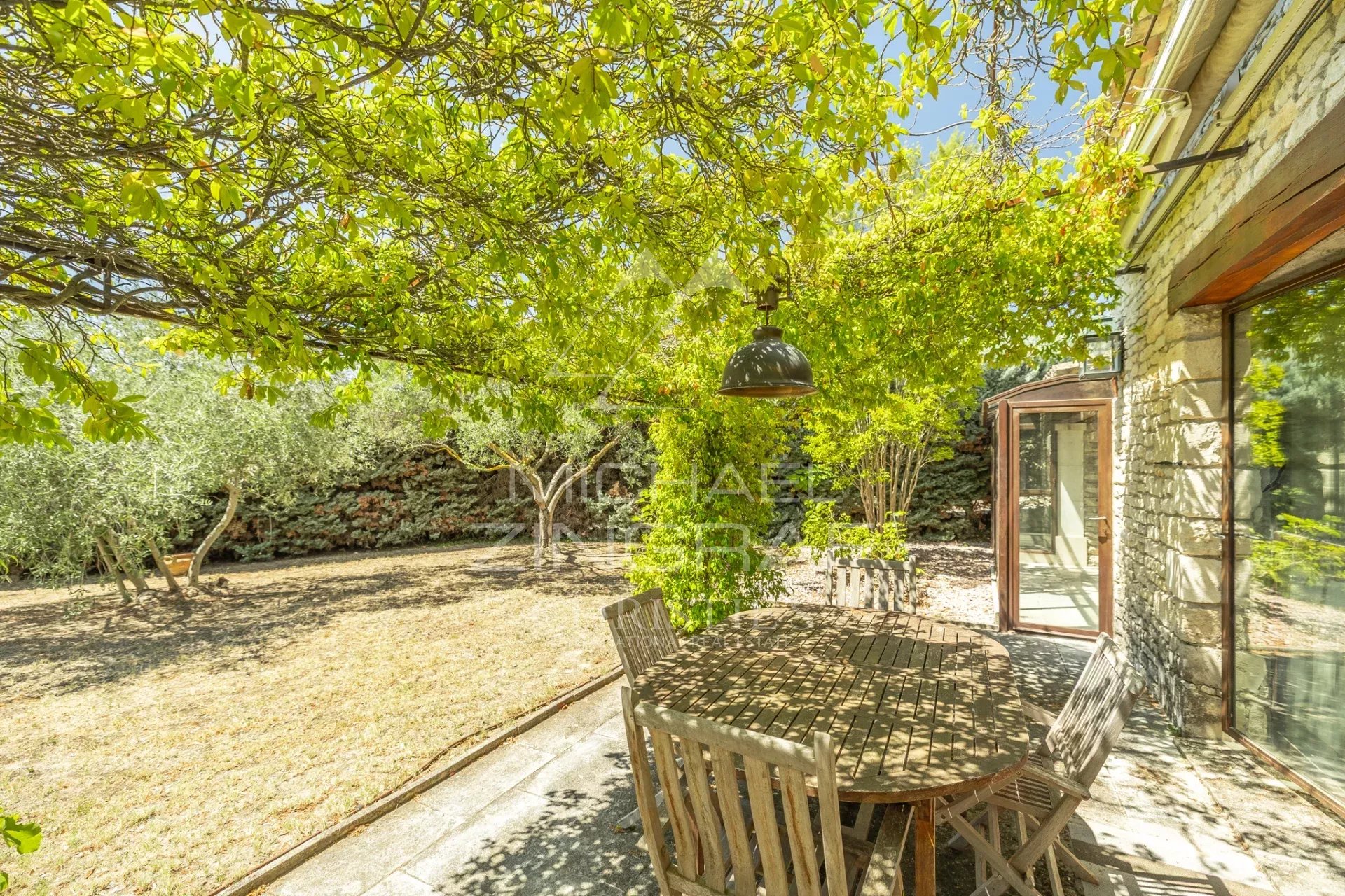 Charmante villa de plain-pied avec piscine