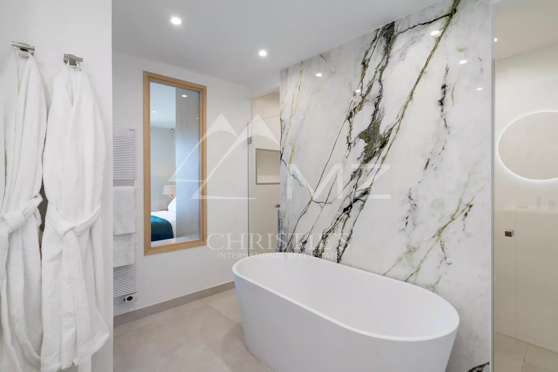 Villa Aqua - Nahe Saint-Tropez - Neue Villa mit den Füßen im Wasser