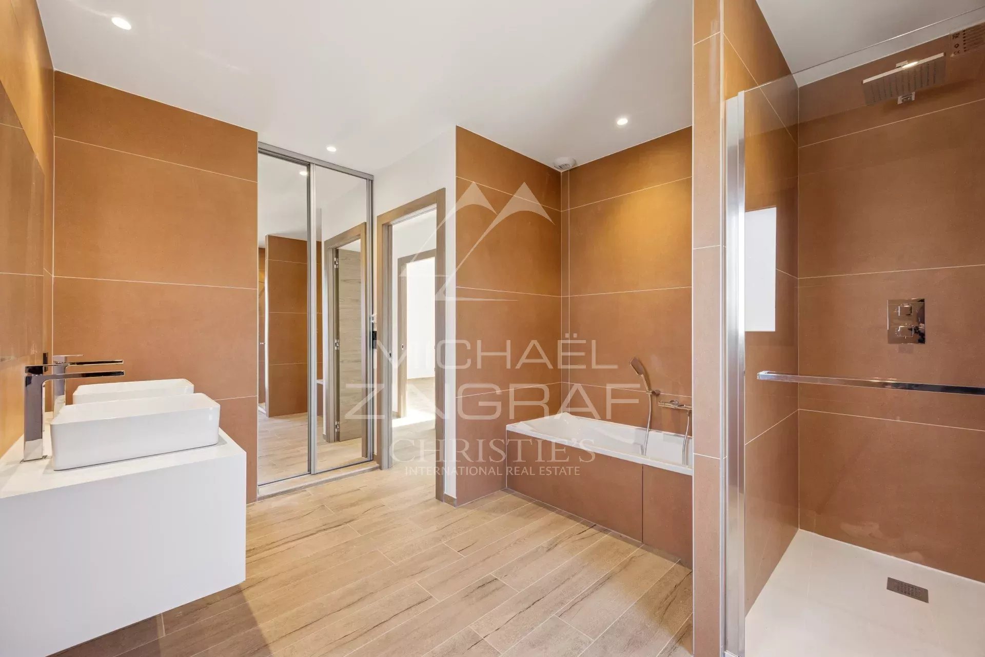 Villa contemporaine dans un domaine fermé de 3 villas